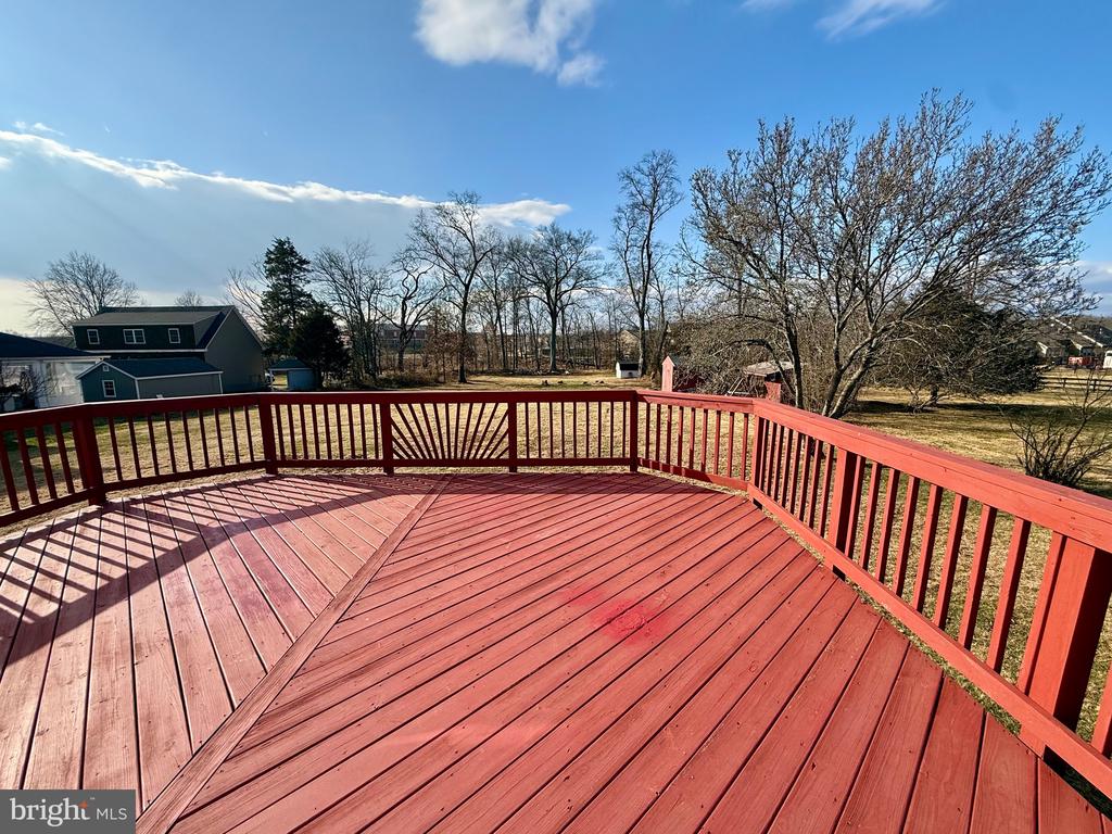 19560 SMITH CIRCLE