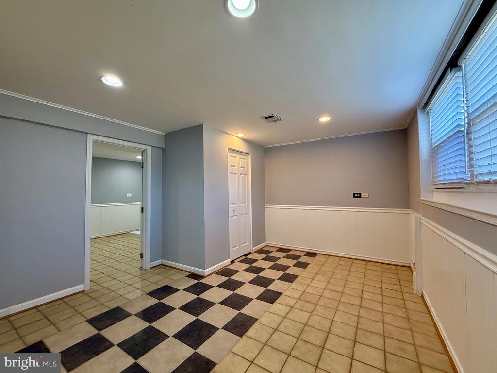 19560 SMITH CIRCLE