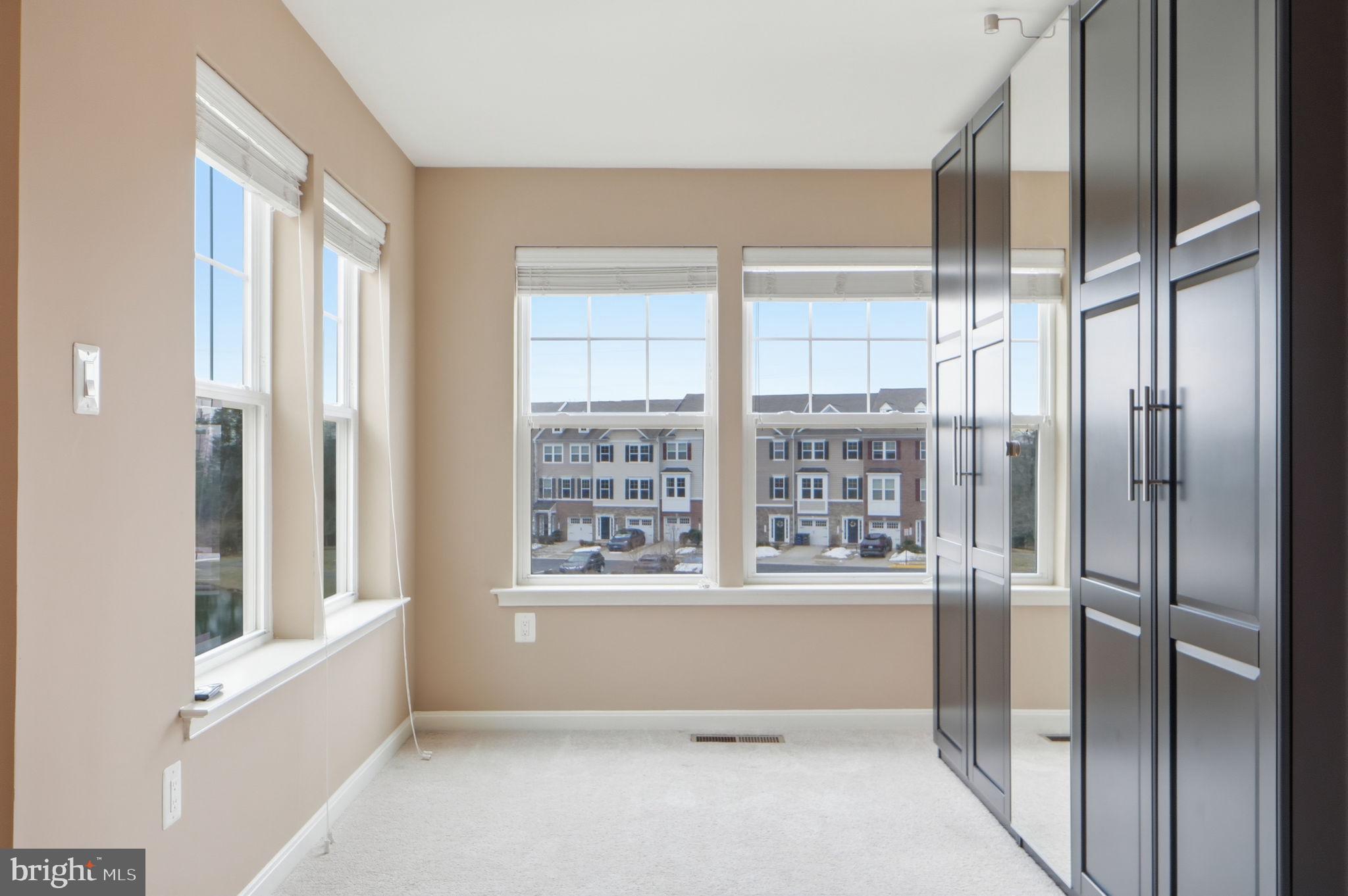 43593 MIRROR TERRACE