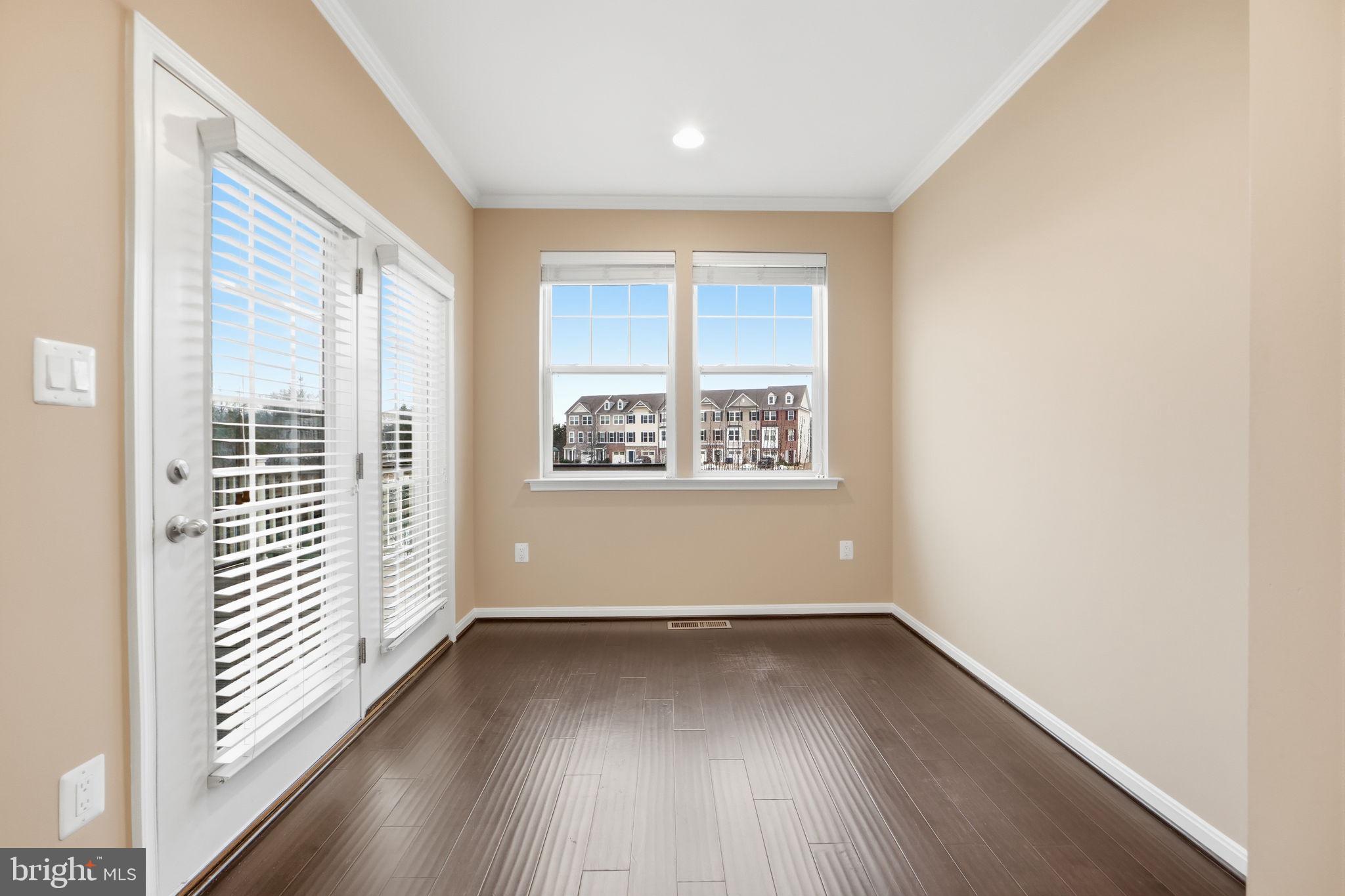 43593 MIRROR TERRACE