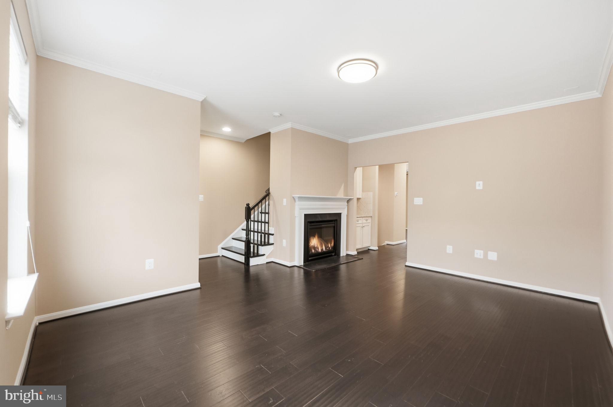 43593 MIRROR TERRACE