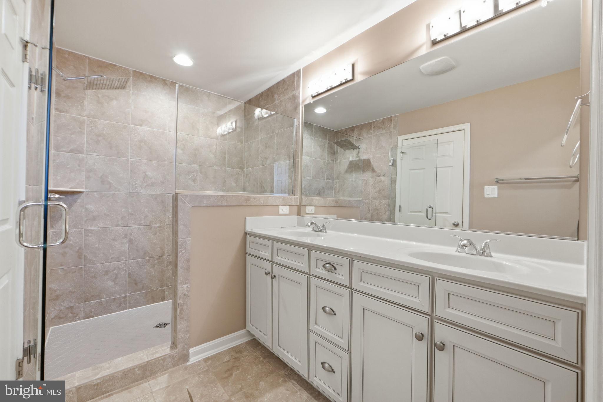 43593 MIRROR TERRACE