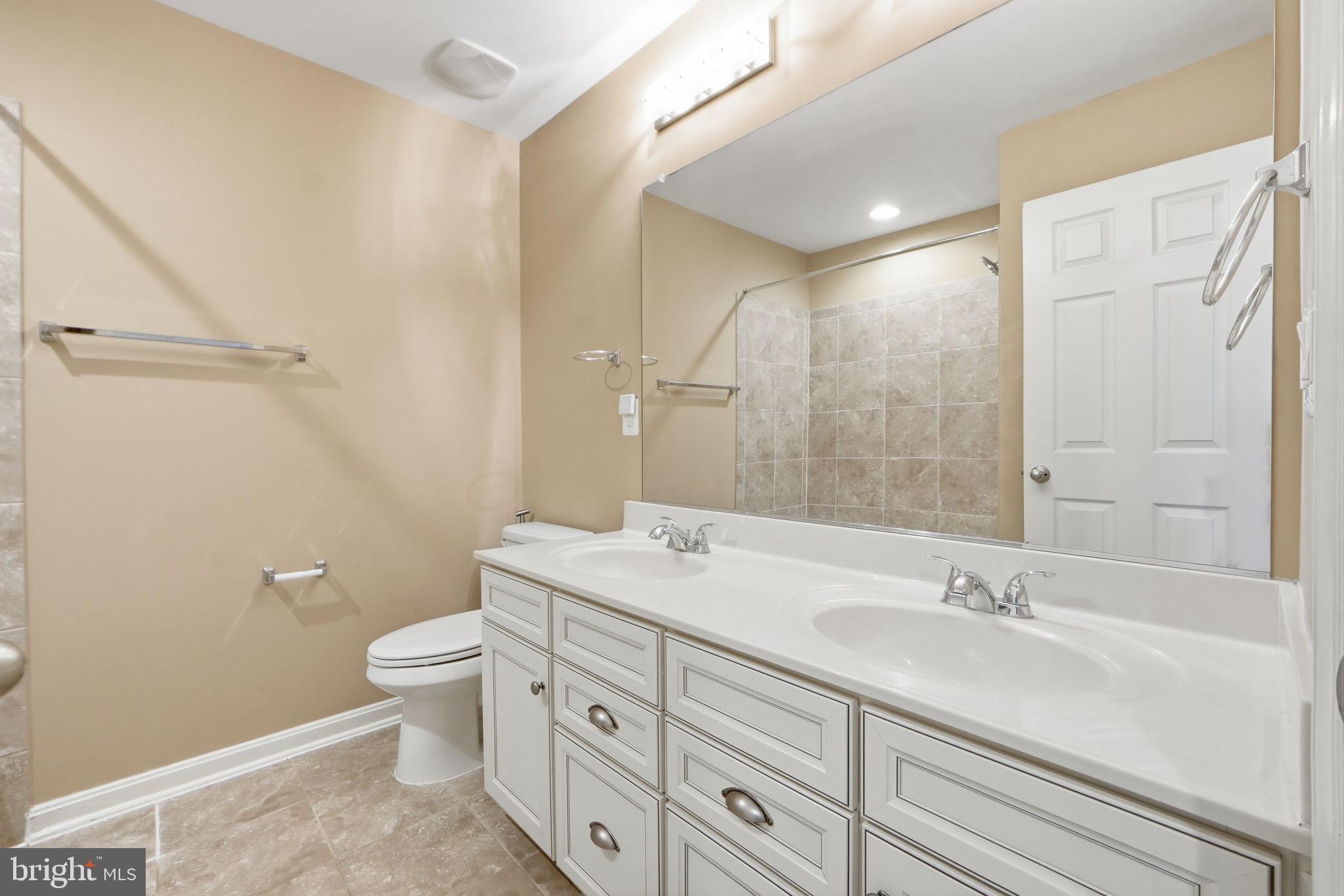 43593 MIRROR TERRACE