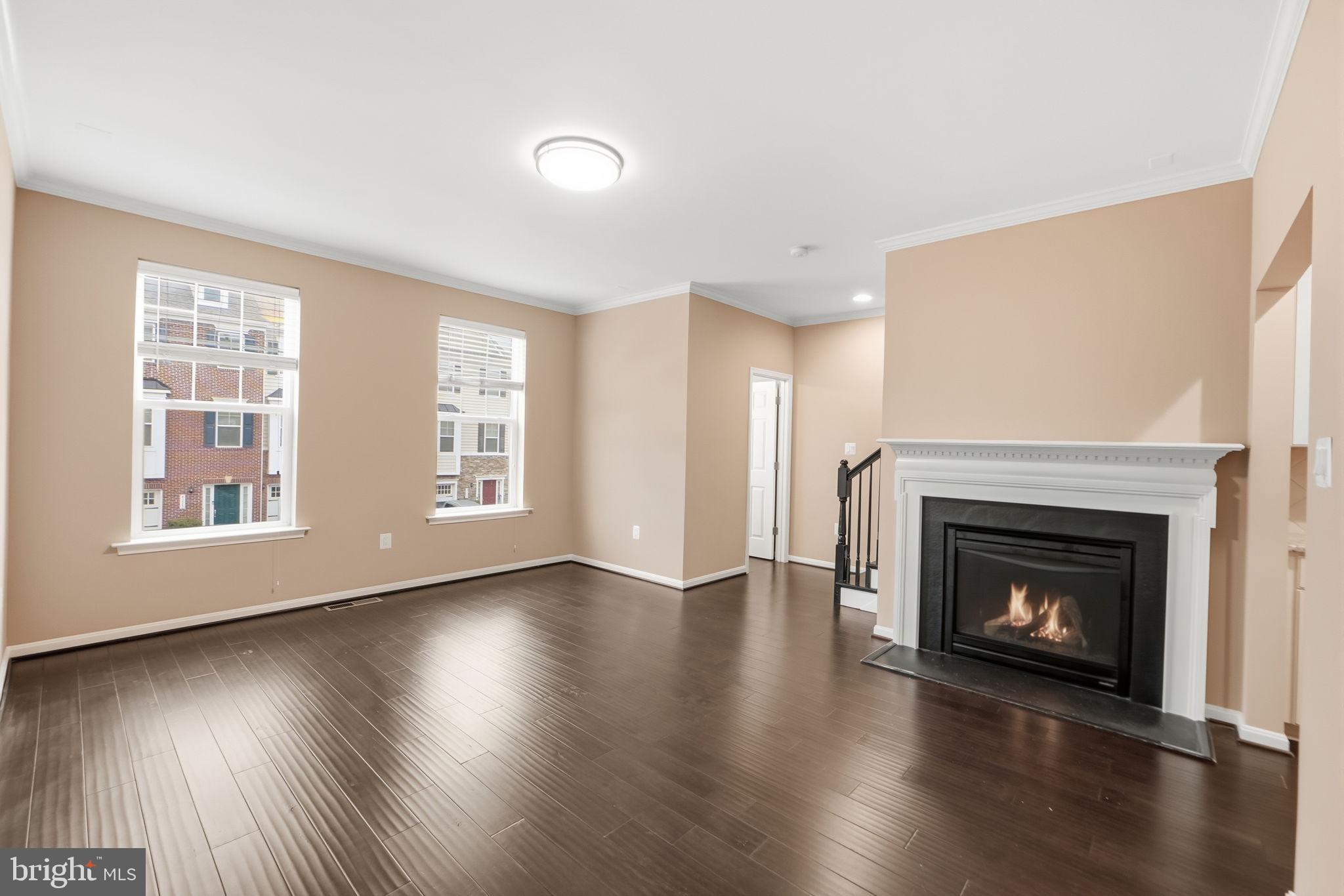 43593 MIRROR TERRACE