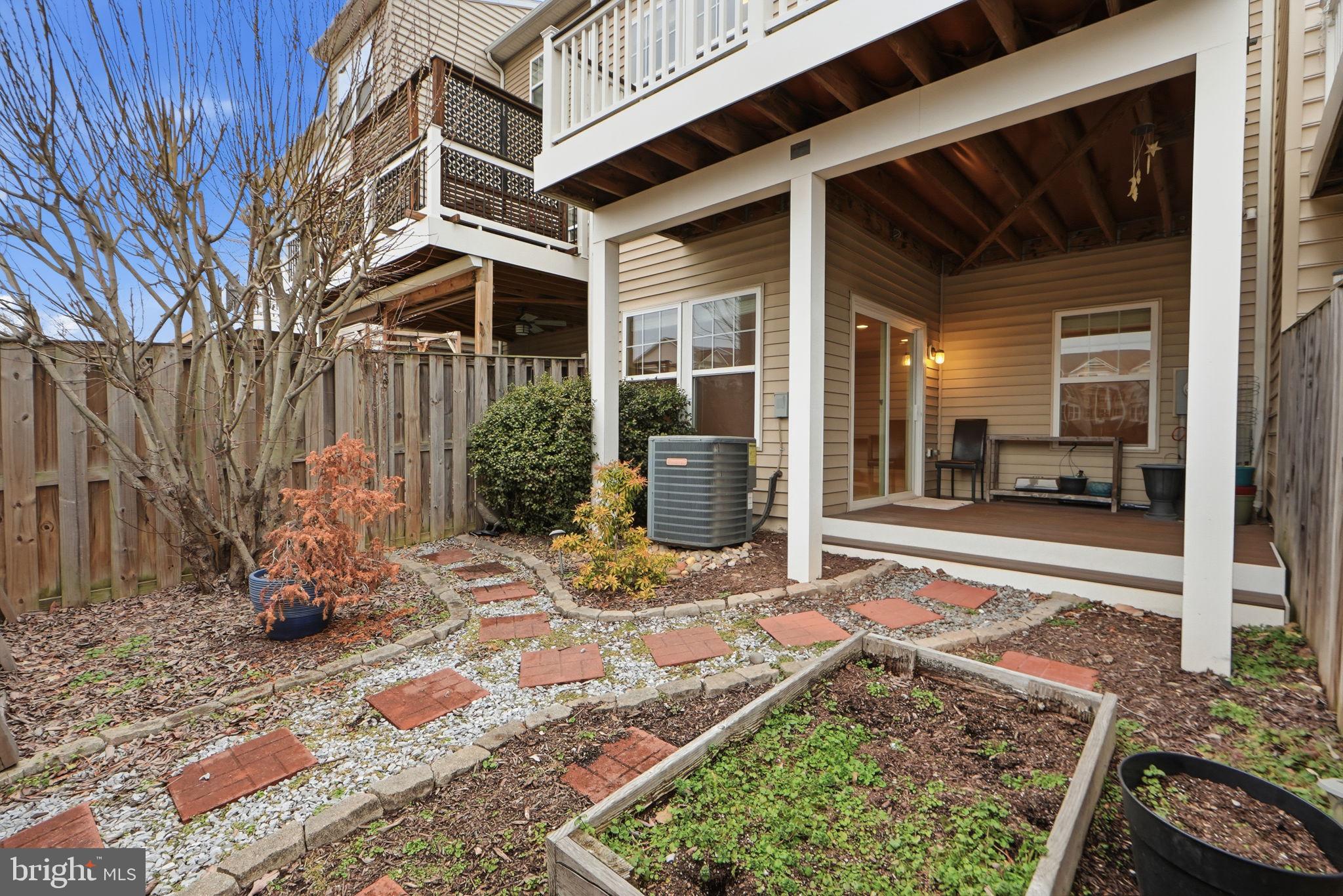 43593 MIRROR TERRACE