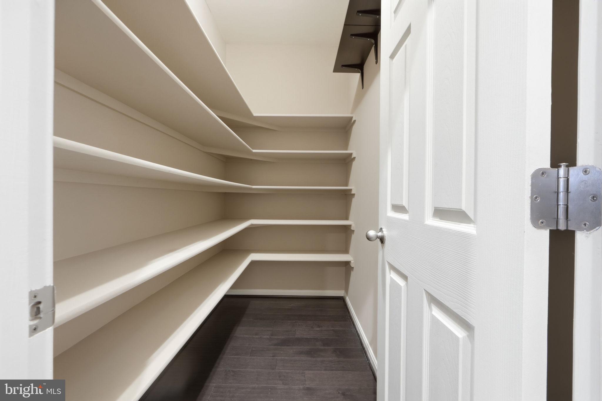 43593 MIRROR TERRACE