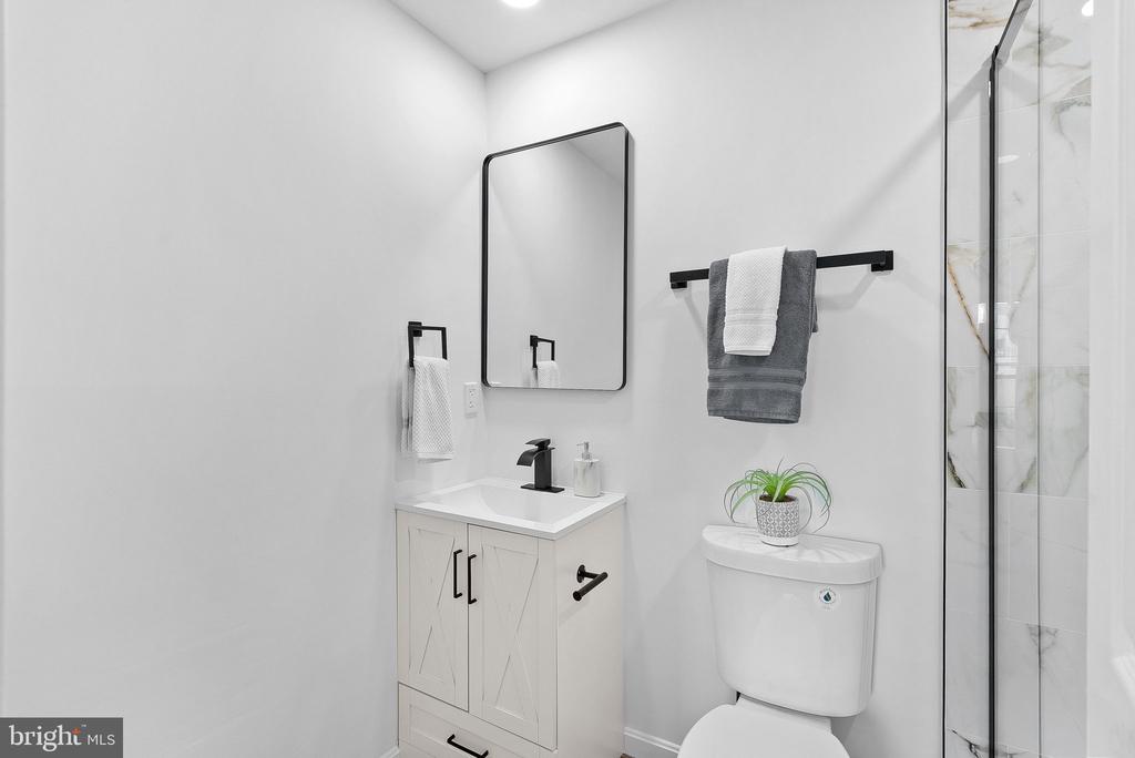 412 NIKKI TERRACE SE