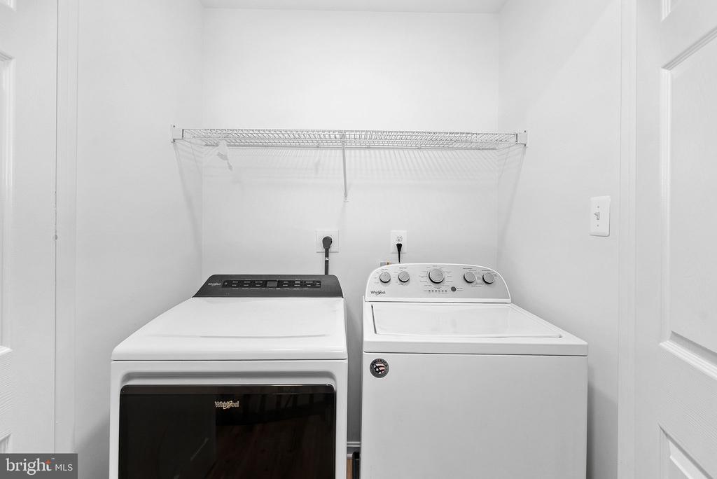 412 NIKKI TERRACE SE