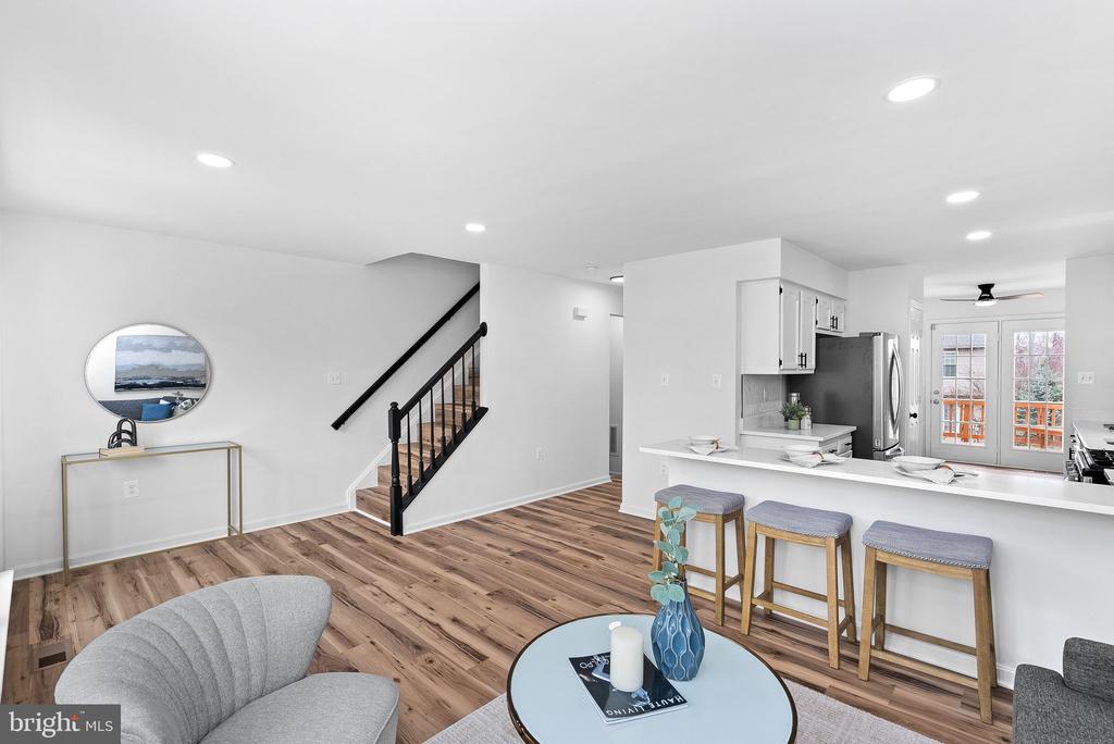412 NIKKI TERRACE SE