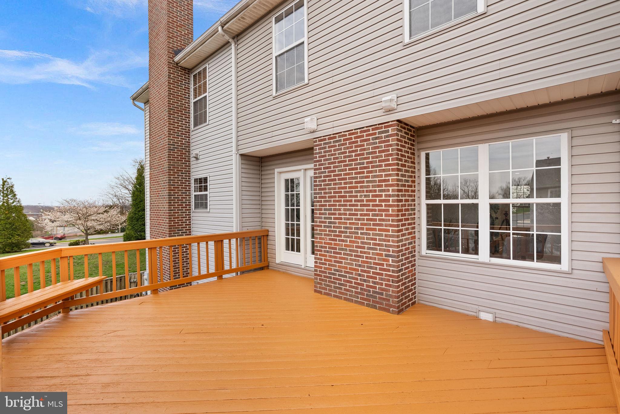 412 NIKKI TERRACE SE