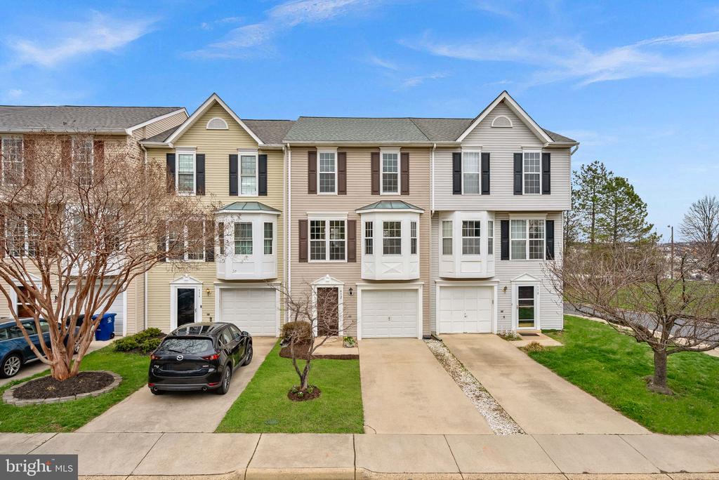 412 NIKKI TERRACE SE