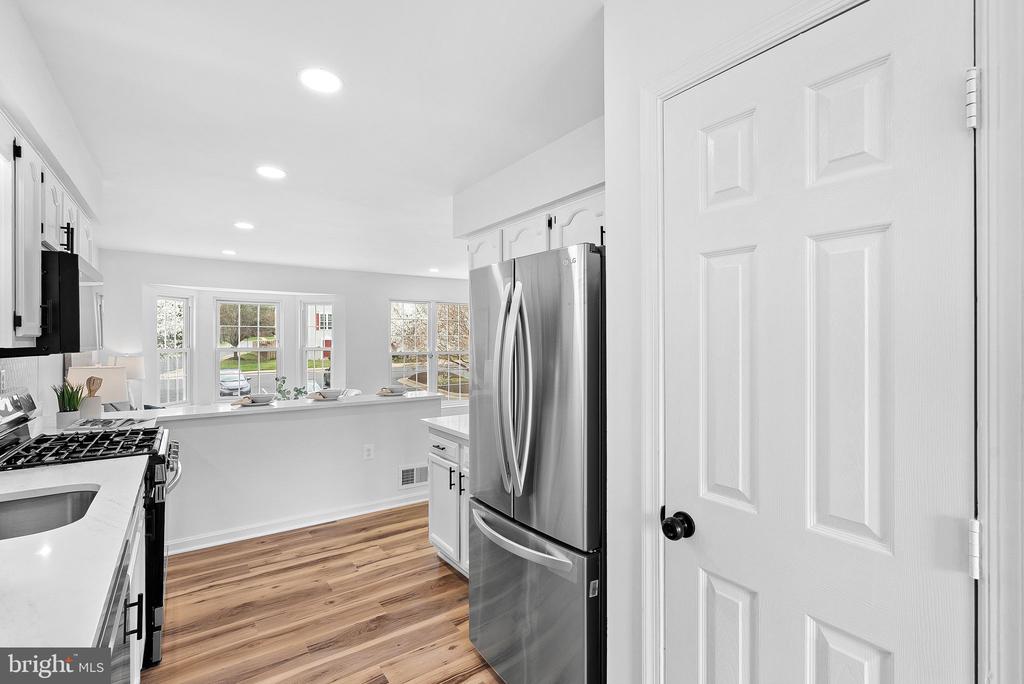 412 NIKKI TERRACE SE
