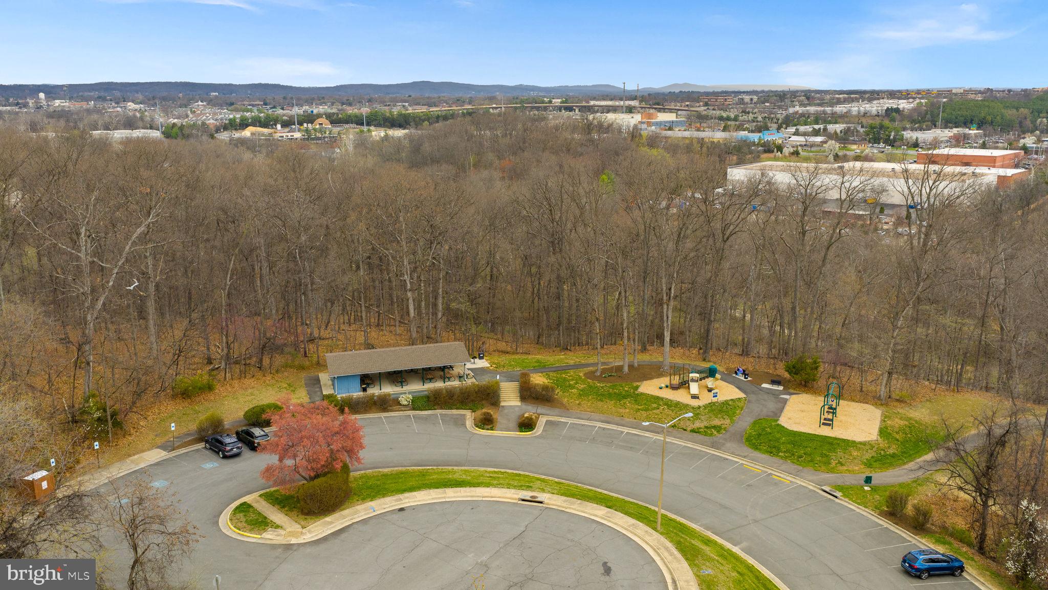 412 NIKKI TERRACE SE