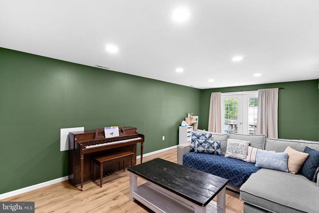 15 OAK HEIGHTS ROAD