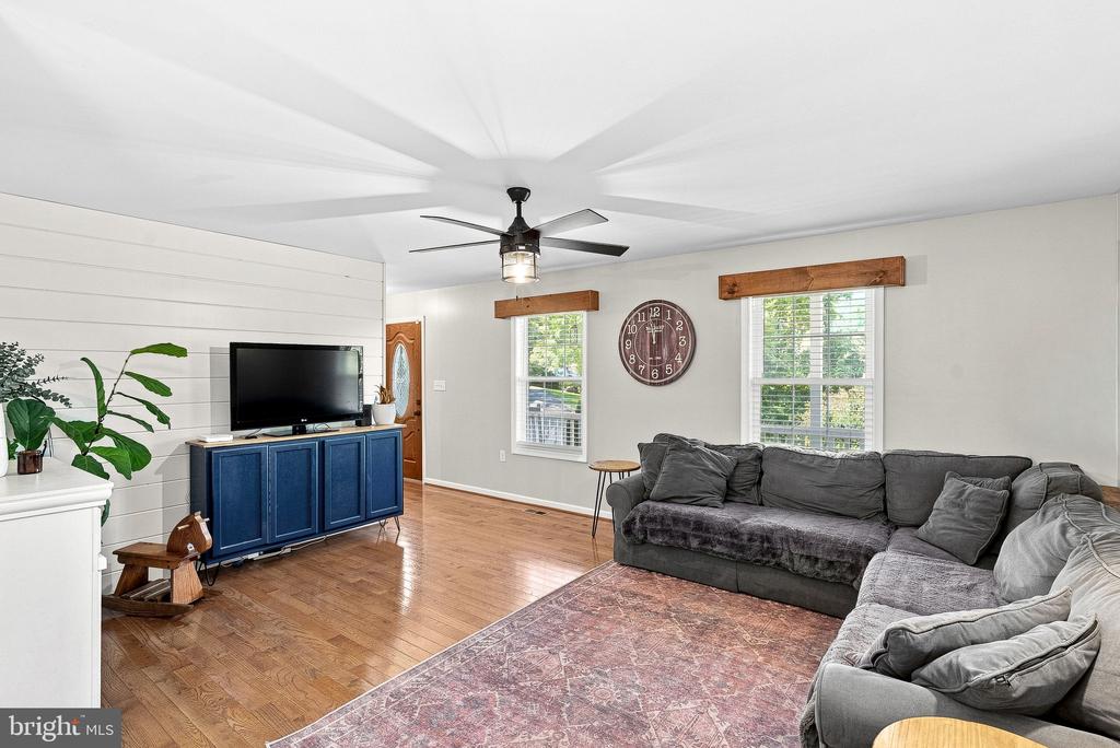 15 OAK HEIGHTS ROAD