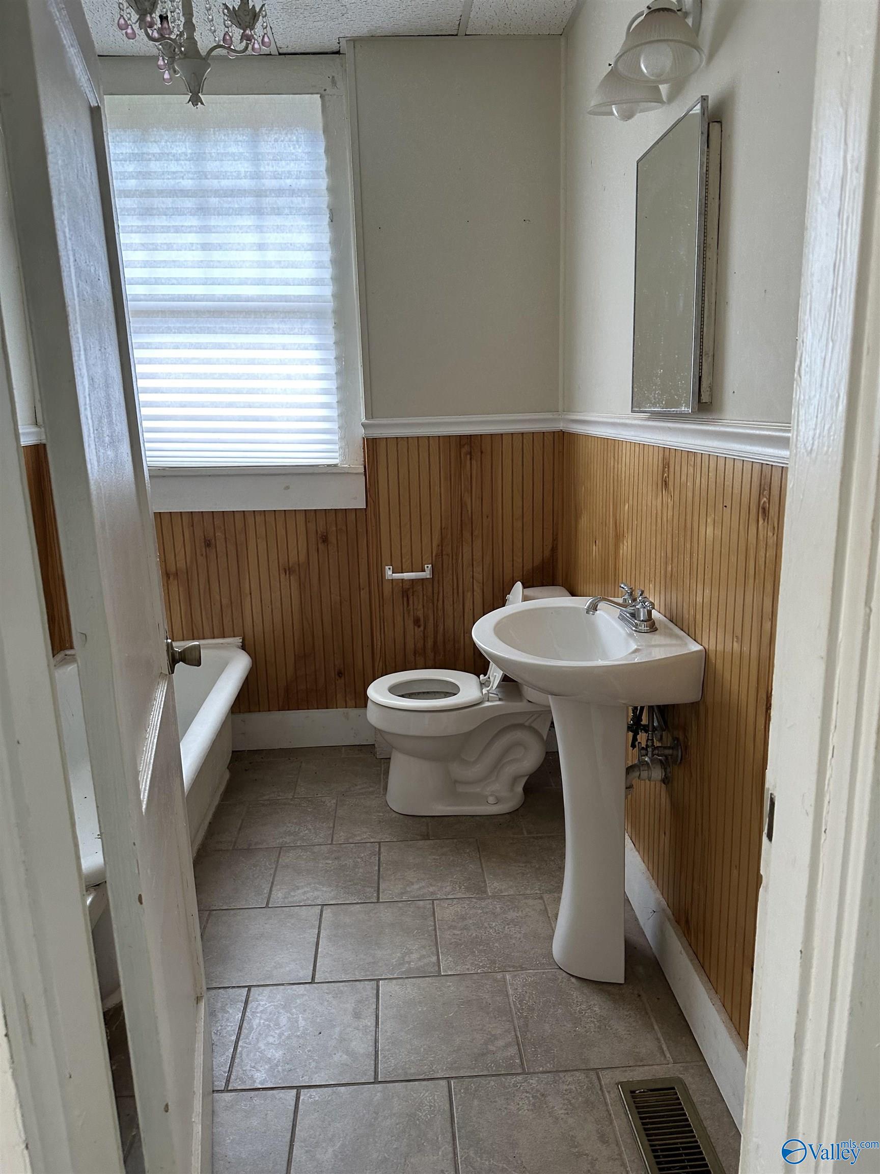 218 NE Hughes Avenue