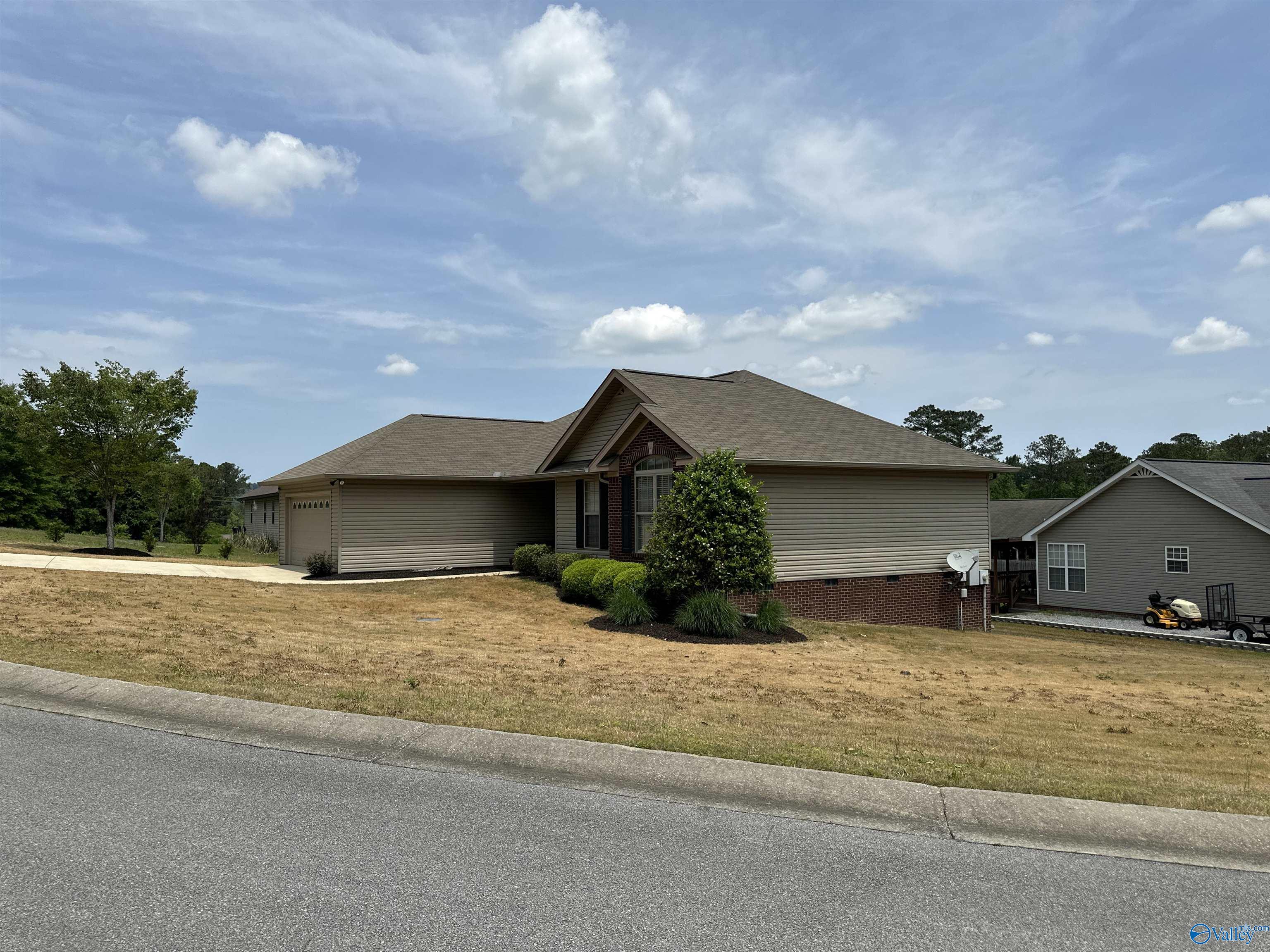 3062 Lakeview Circle