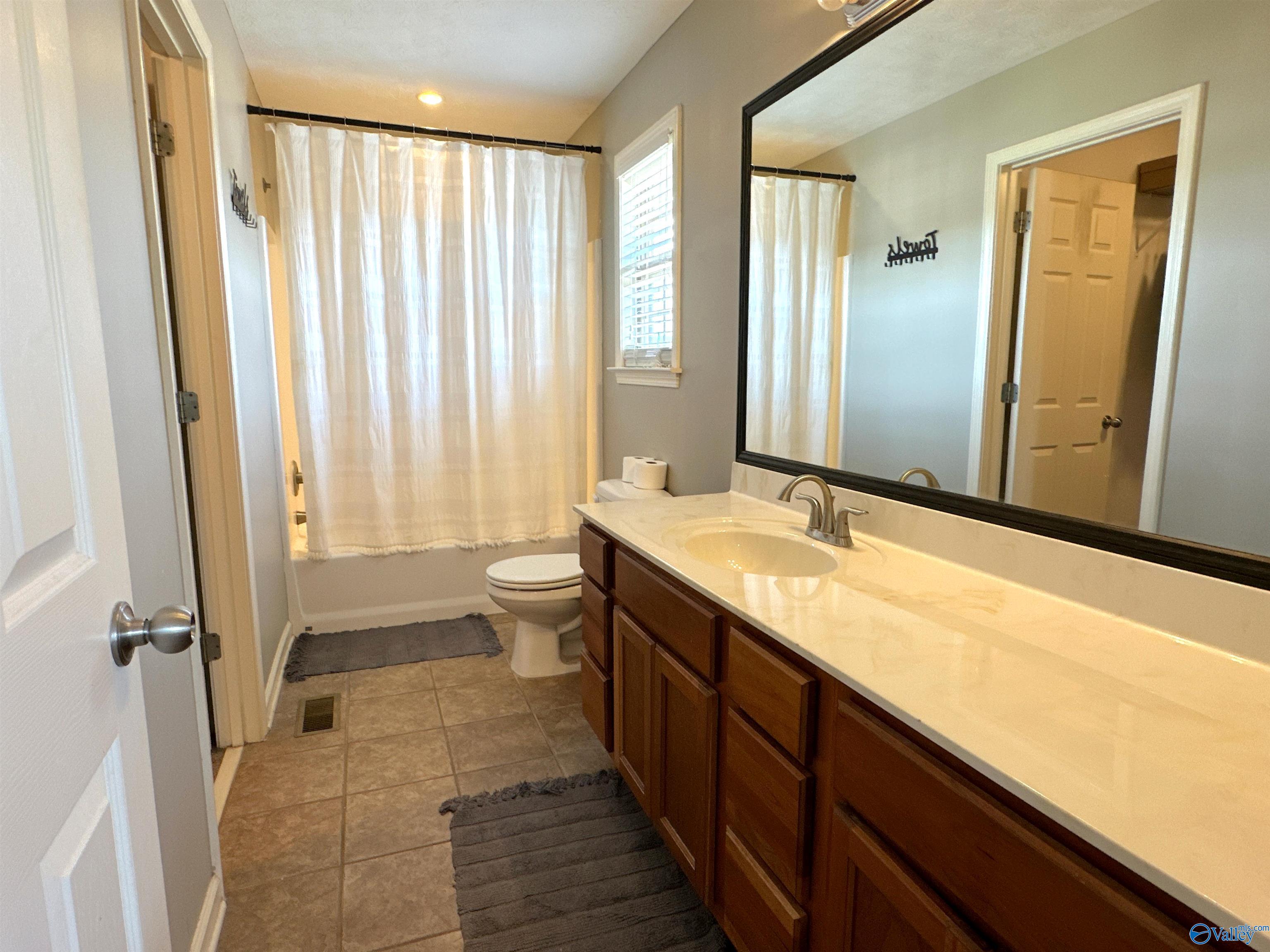 3062 Lakeview Circle