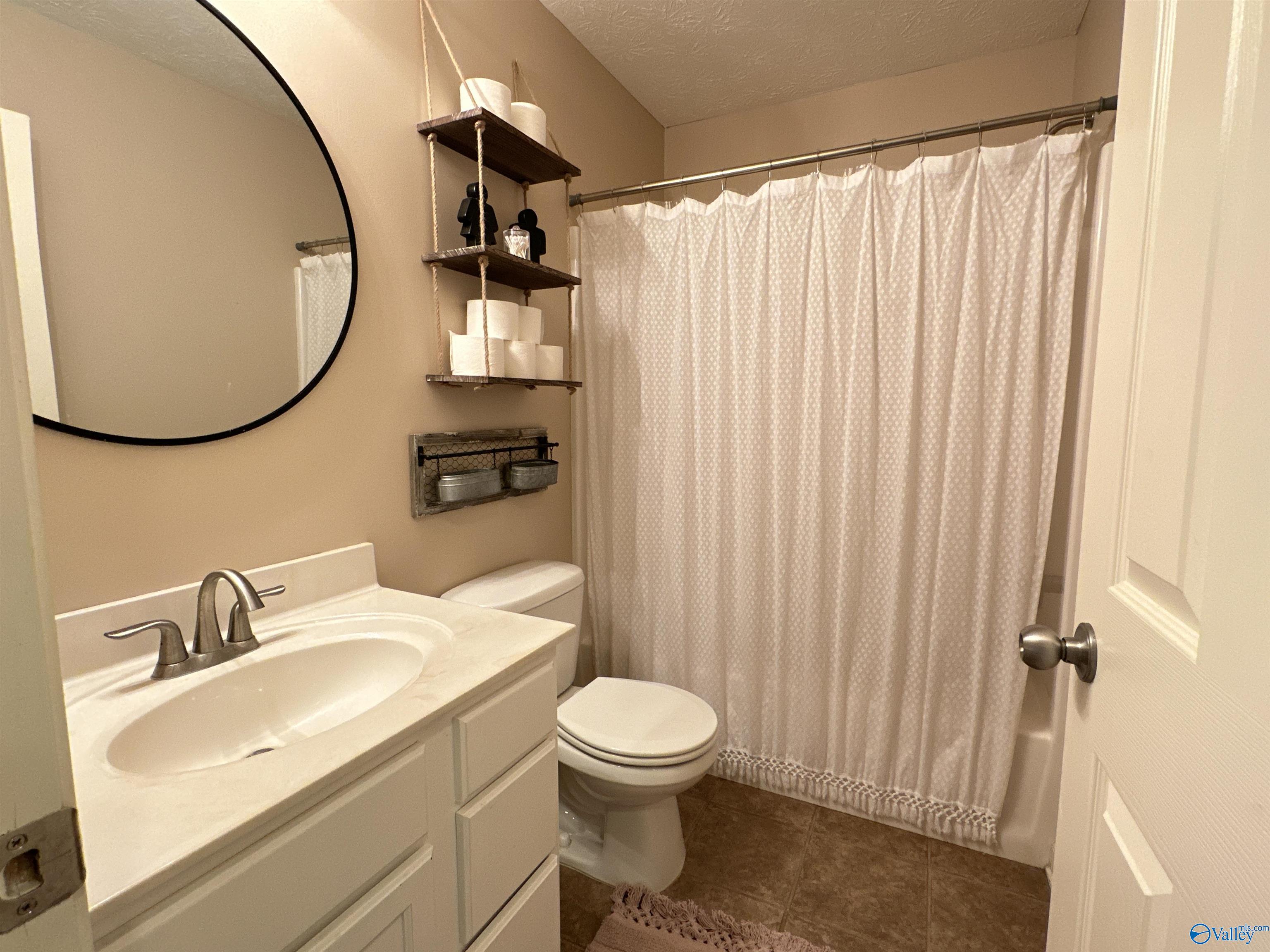 3062 Lakeview Circle