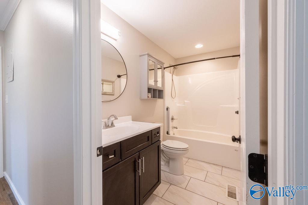 4020 Southpoint Circle N