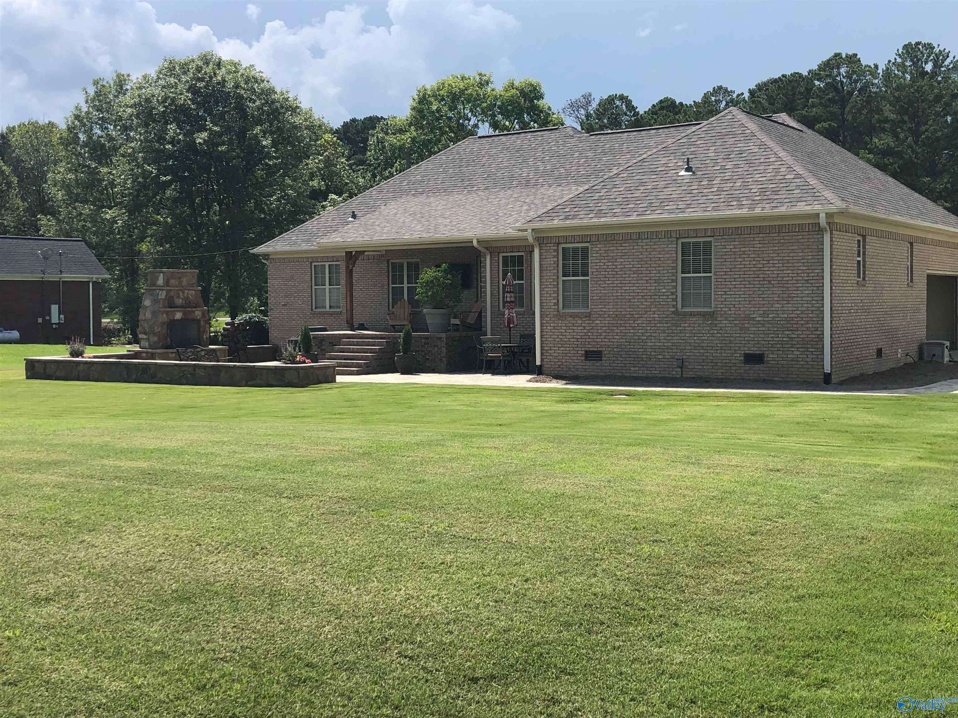 2801 Mountain View Drive