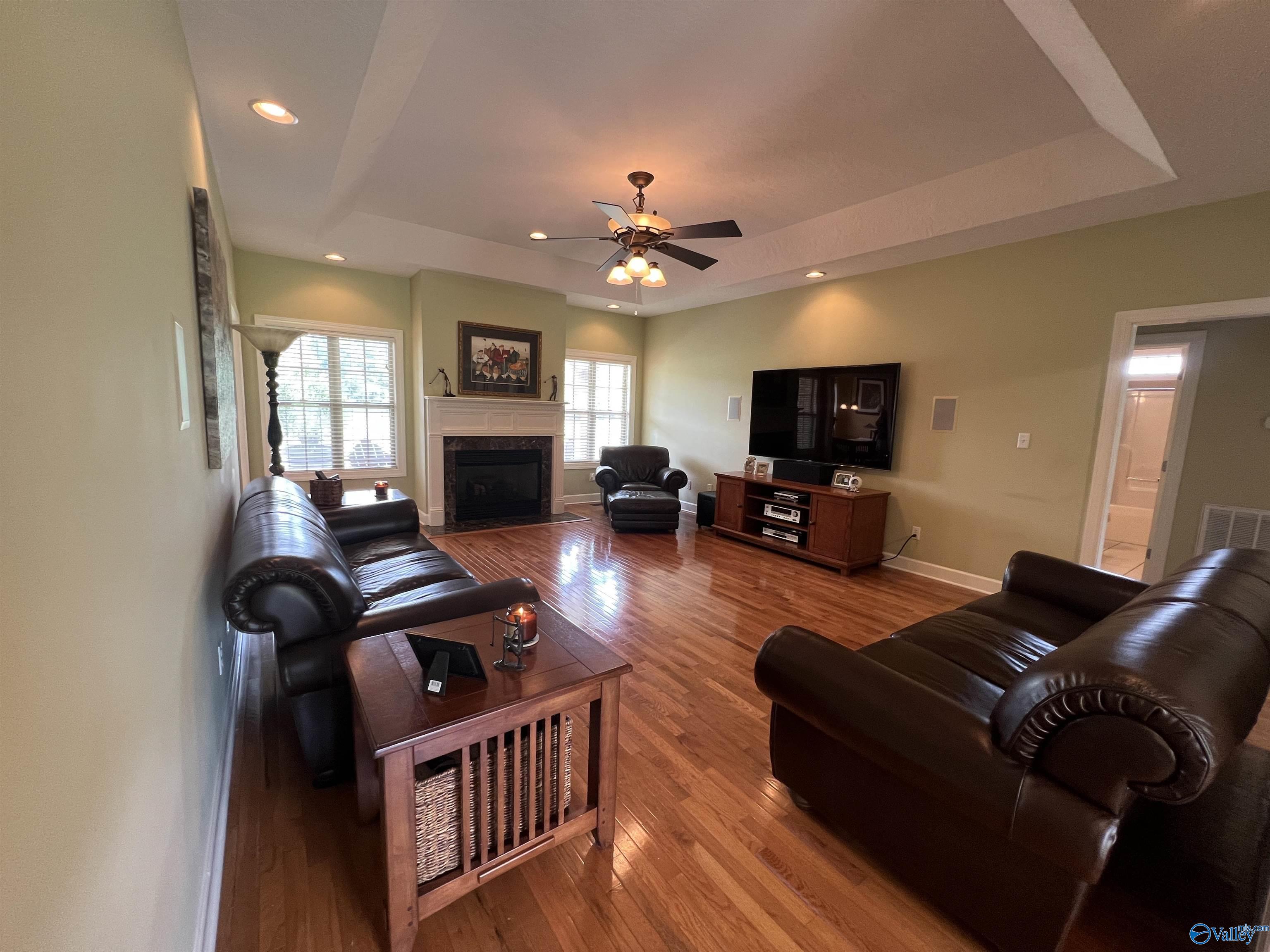 2801 Mountain View Drive