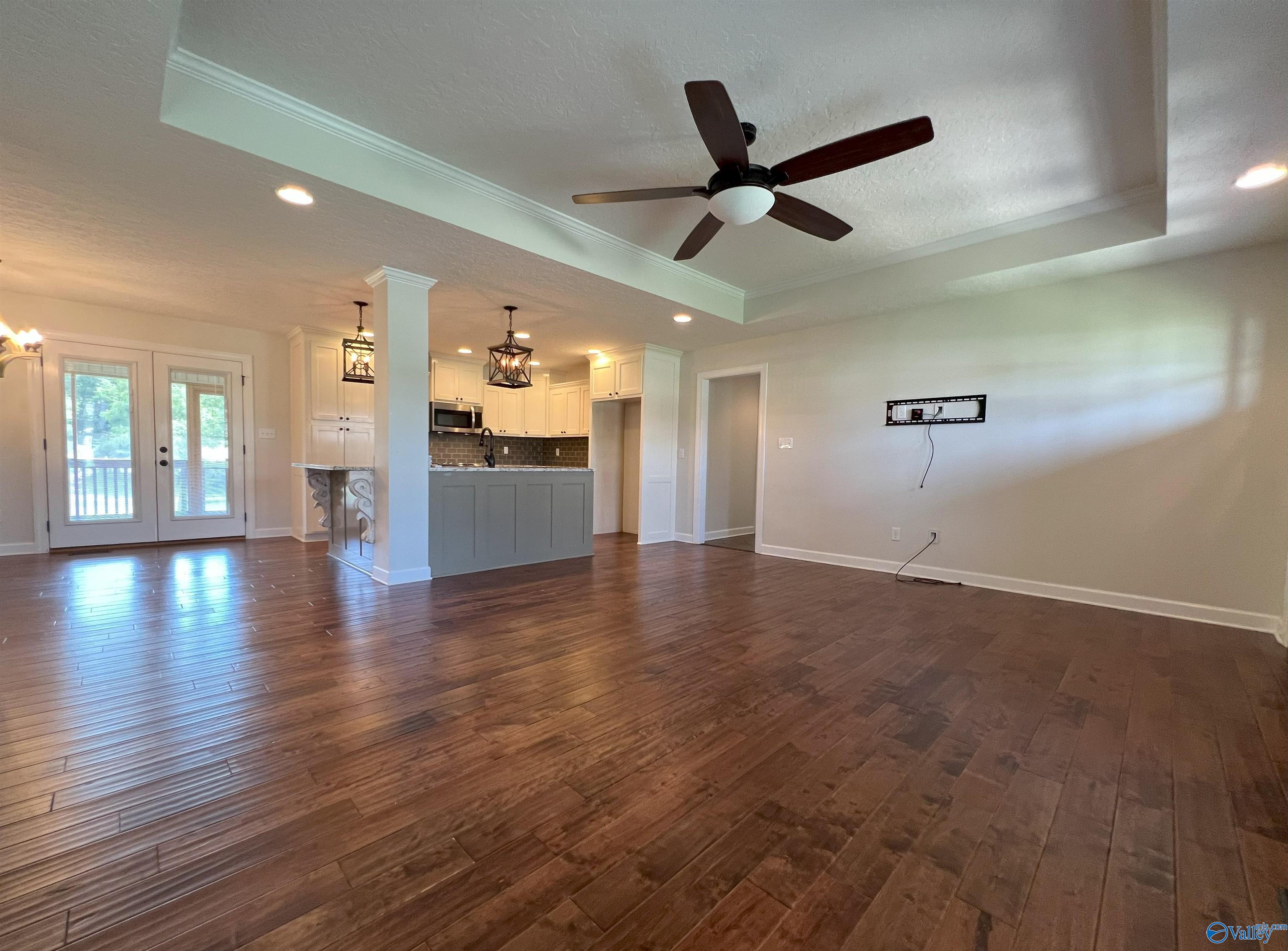 435 Creekside Circle