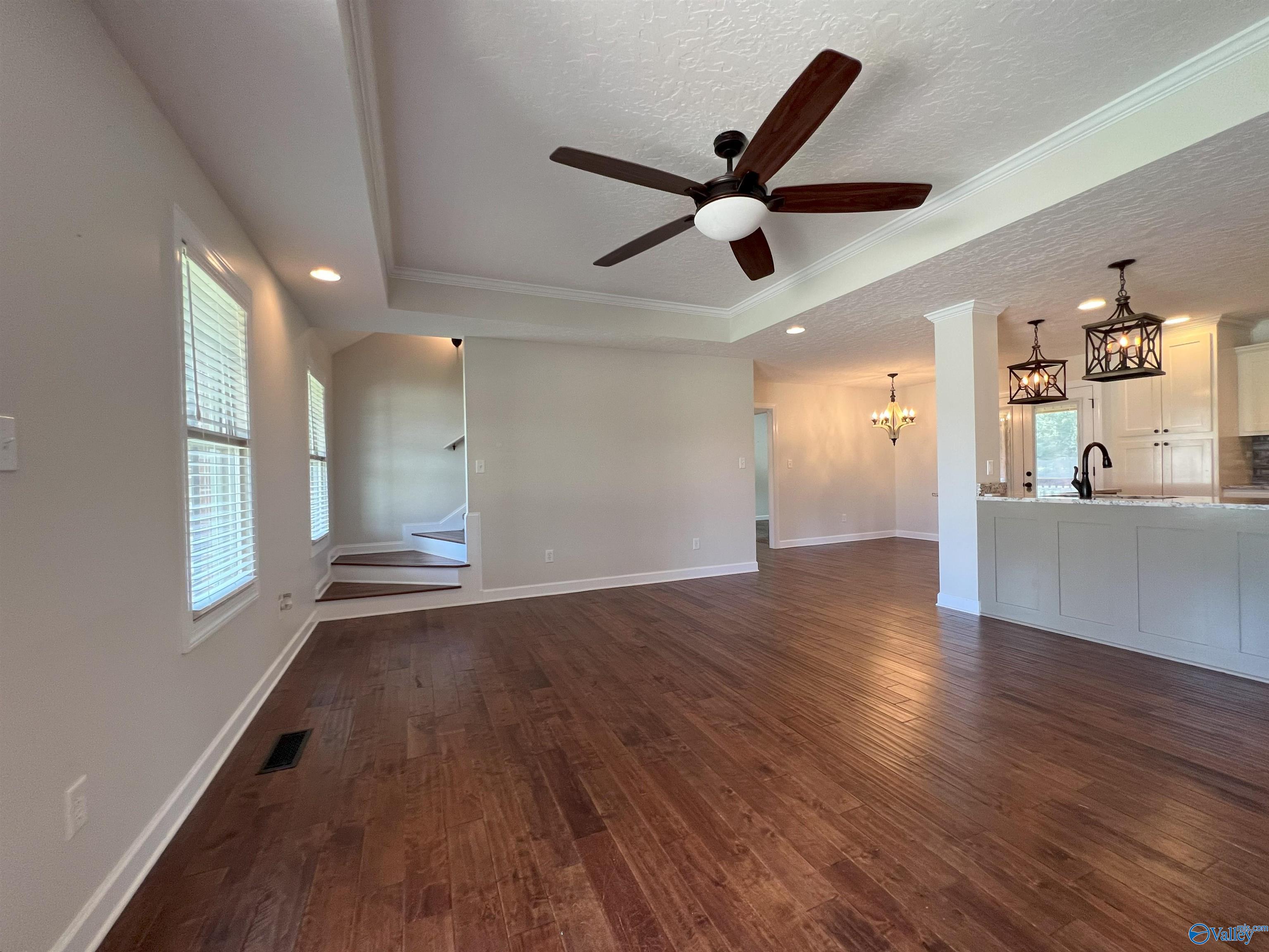 435 Creekside Circle