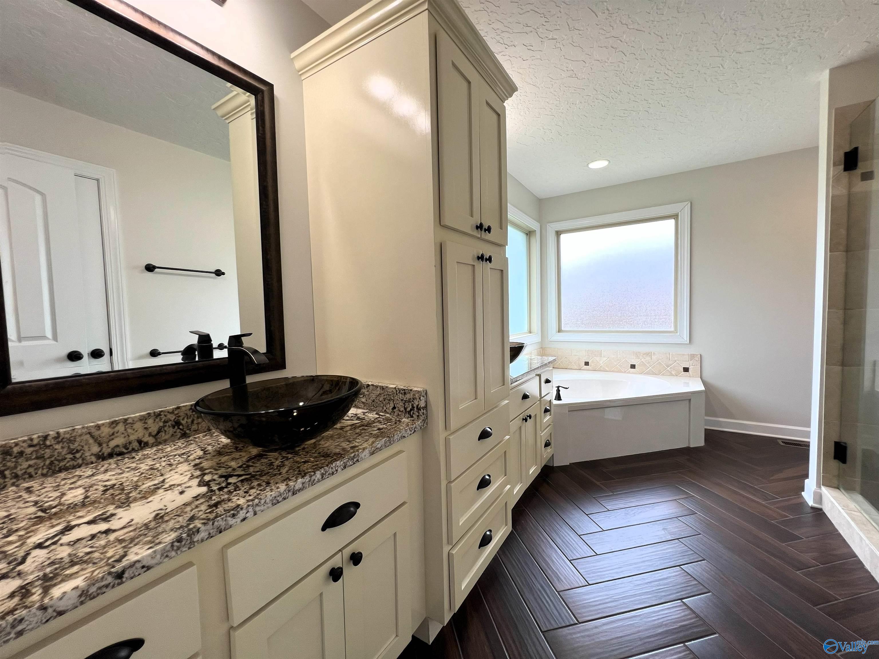 435 Creekside Circle