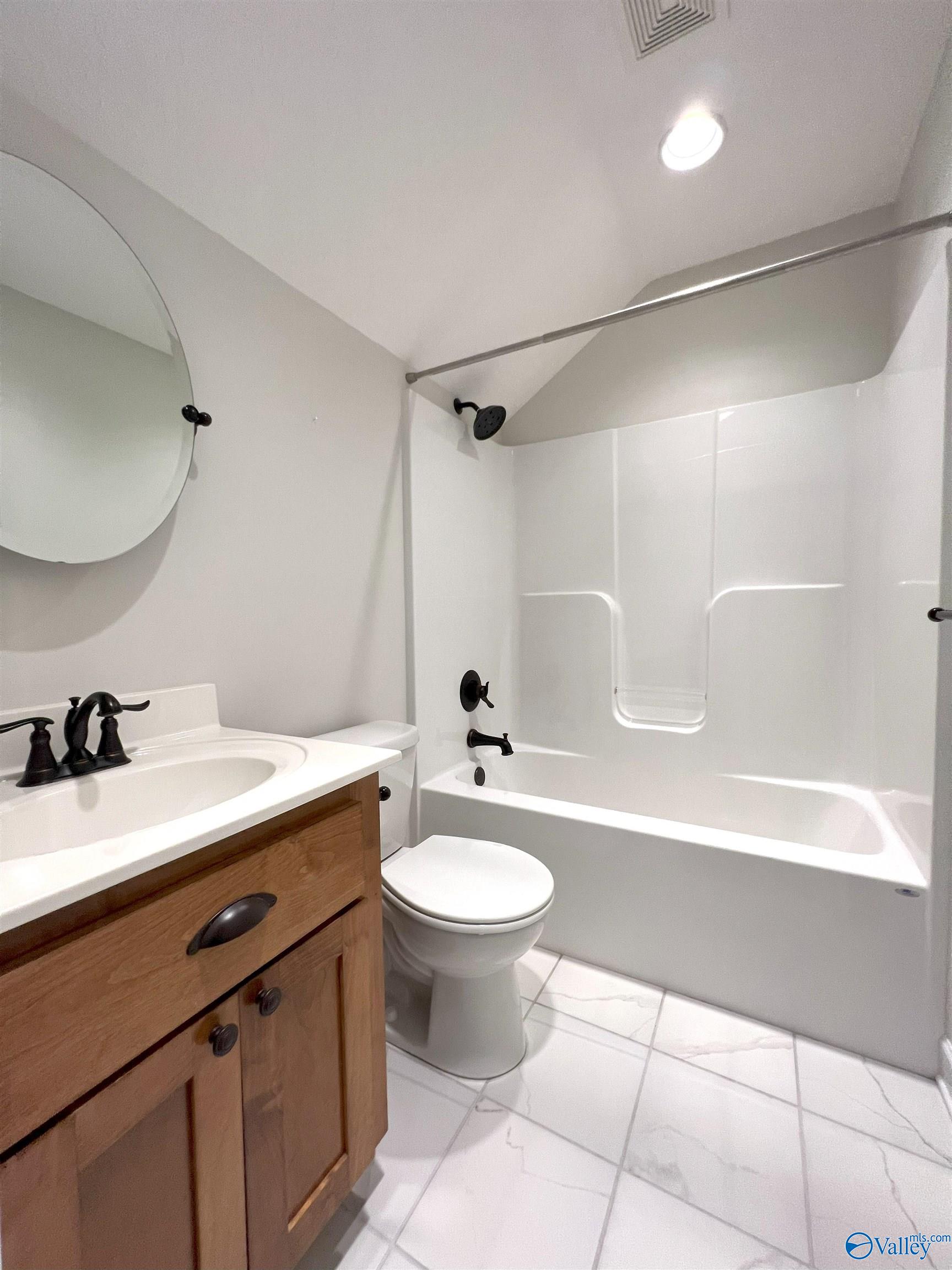 435 Creekside Circle