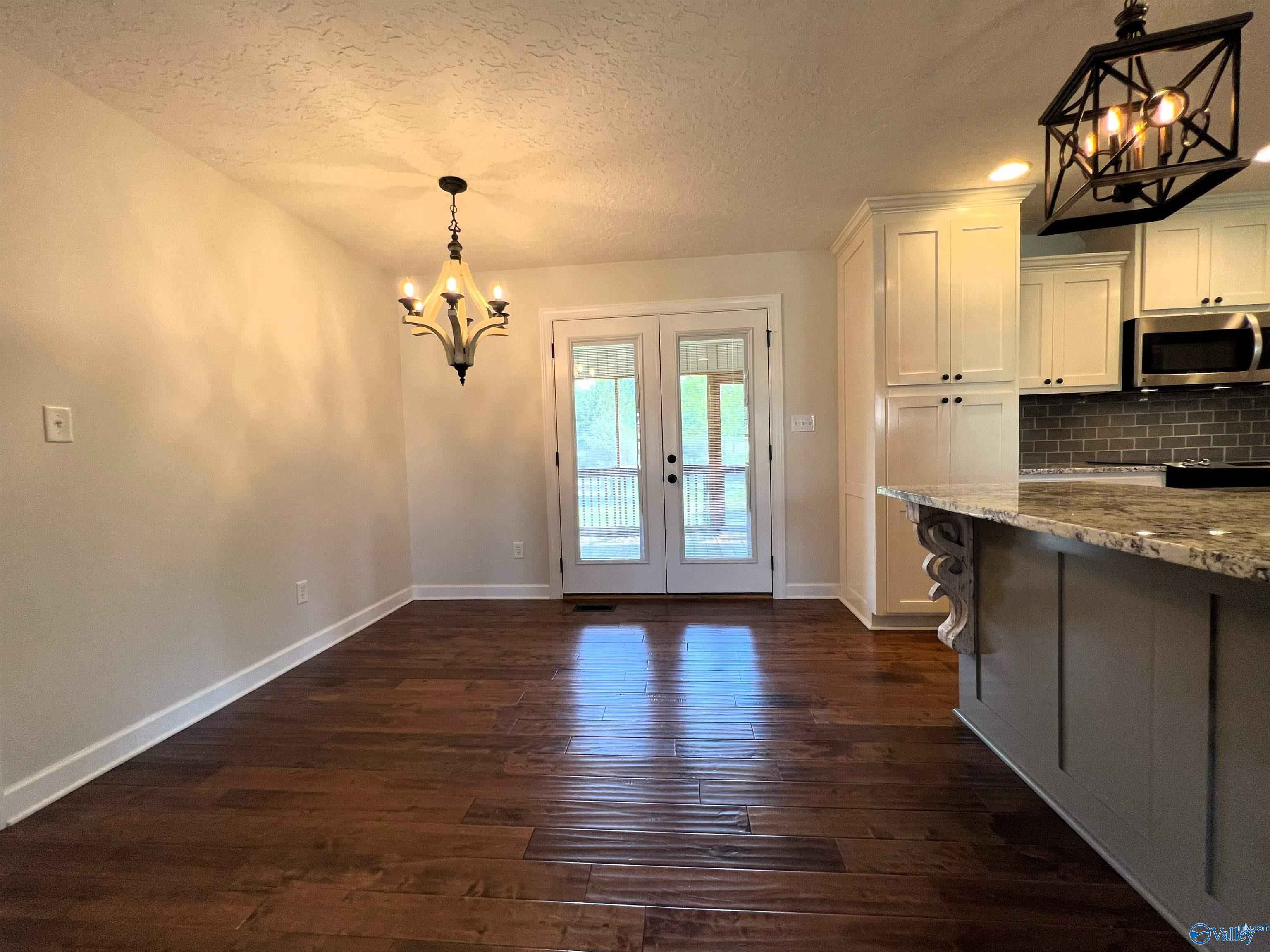 435 Creekside Circle