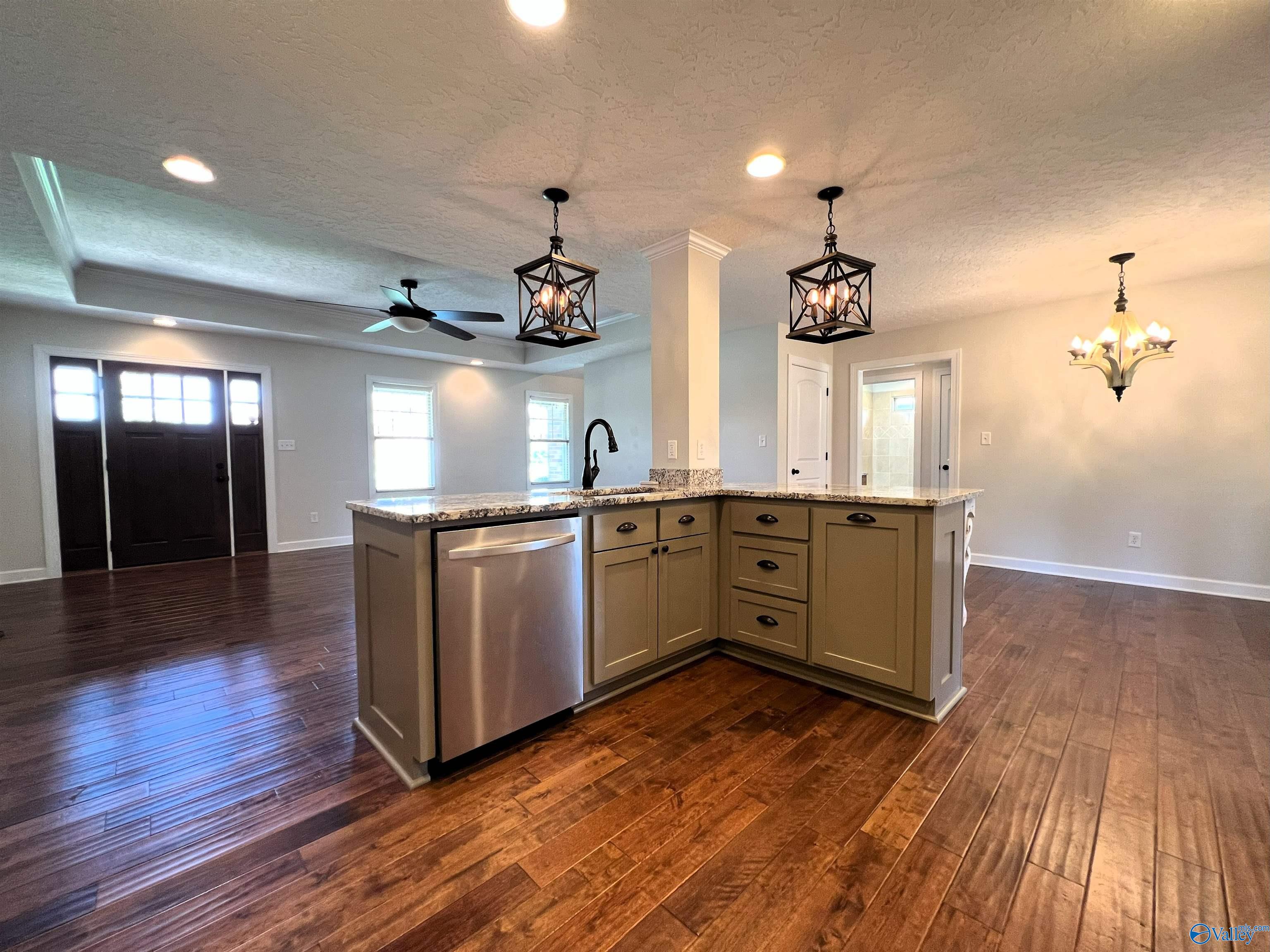 435 Creekside Circle