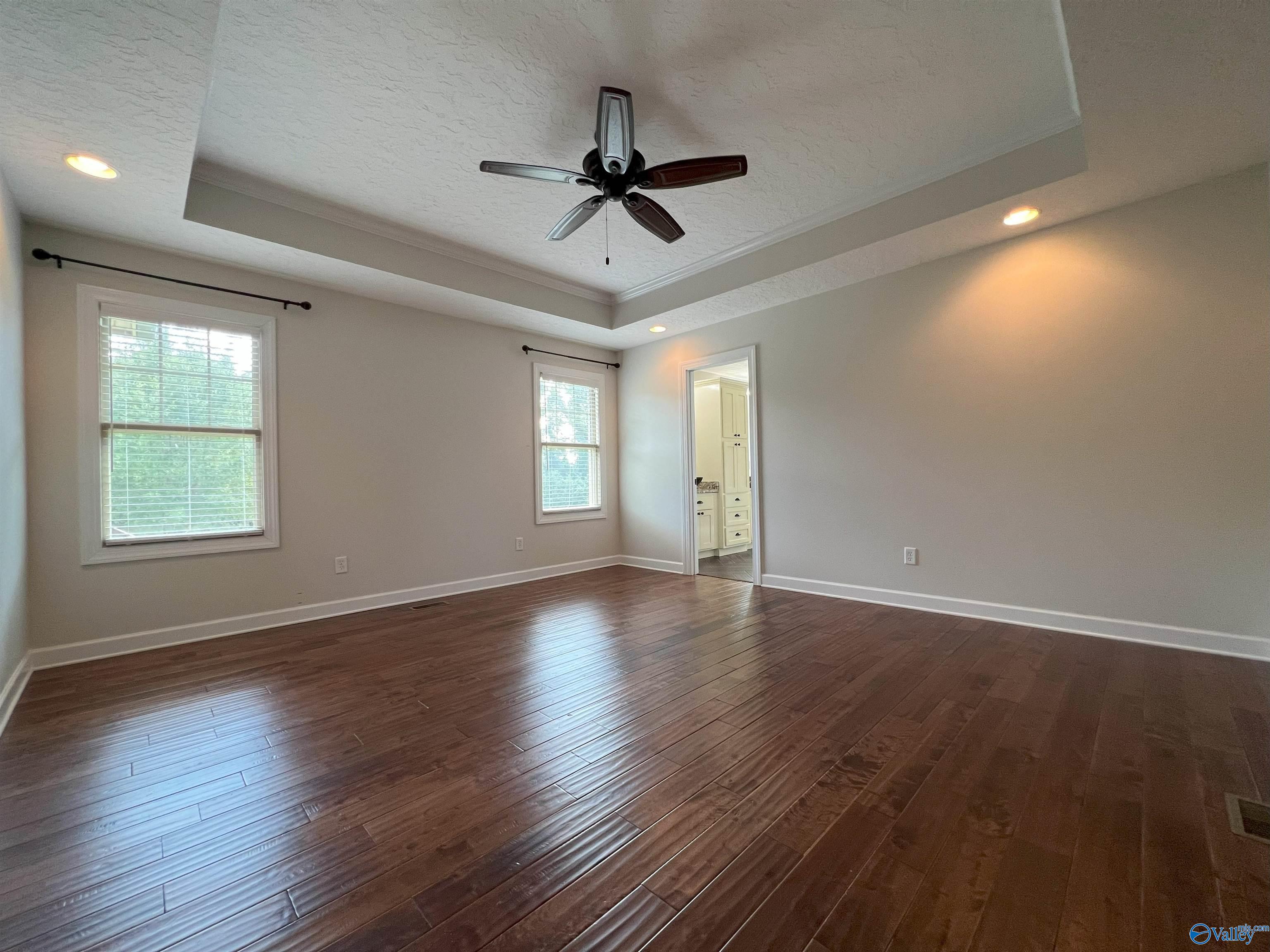 435 Creekside Circle