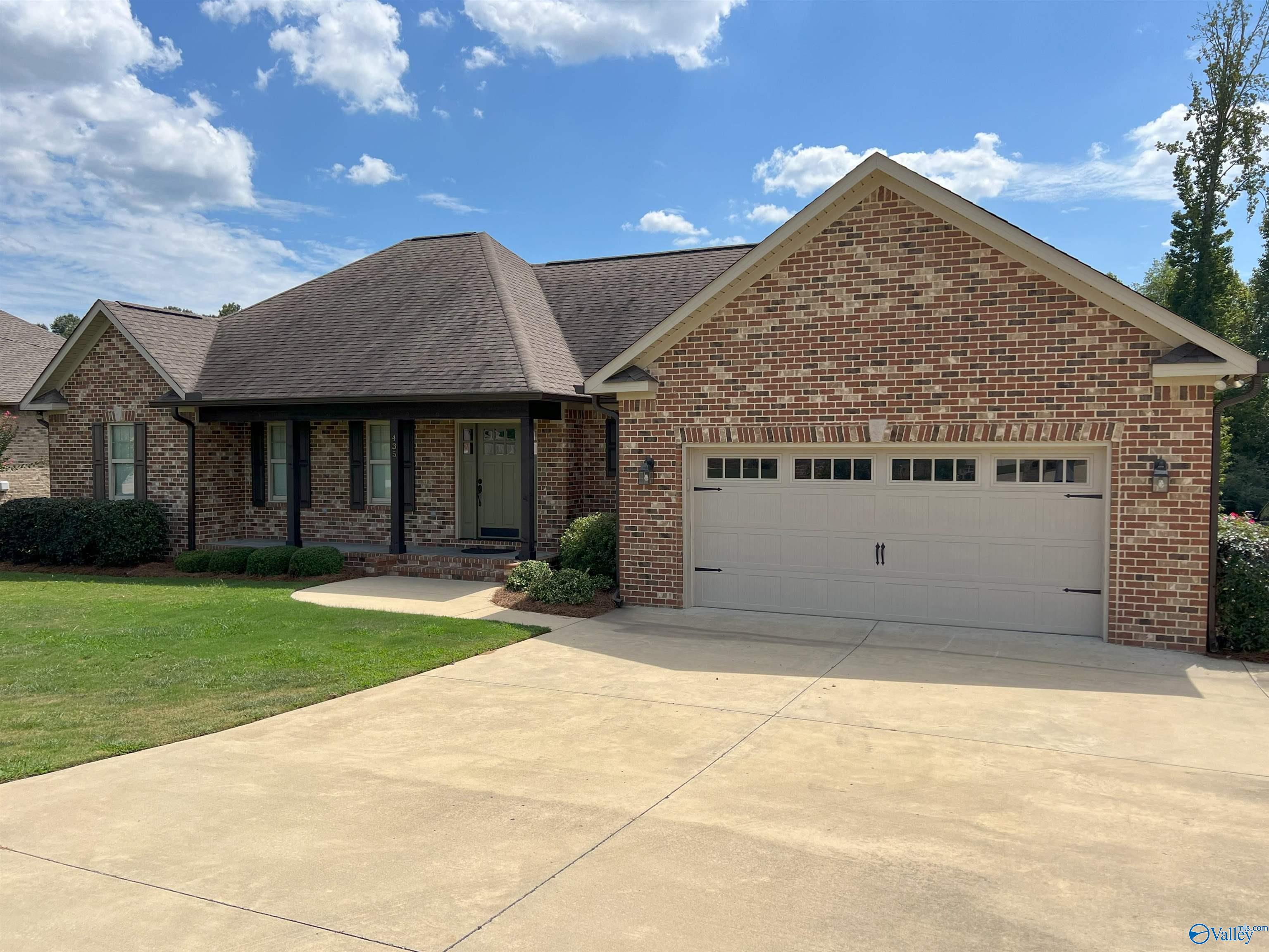 435 Creekside Circle