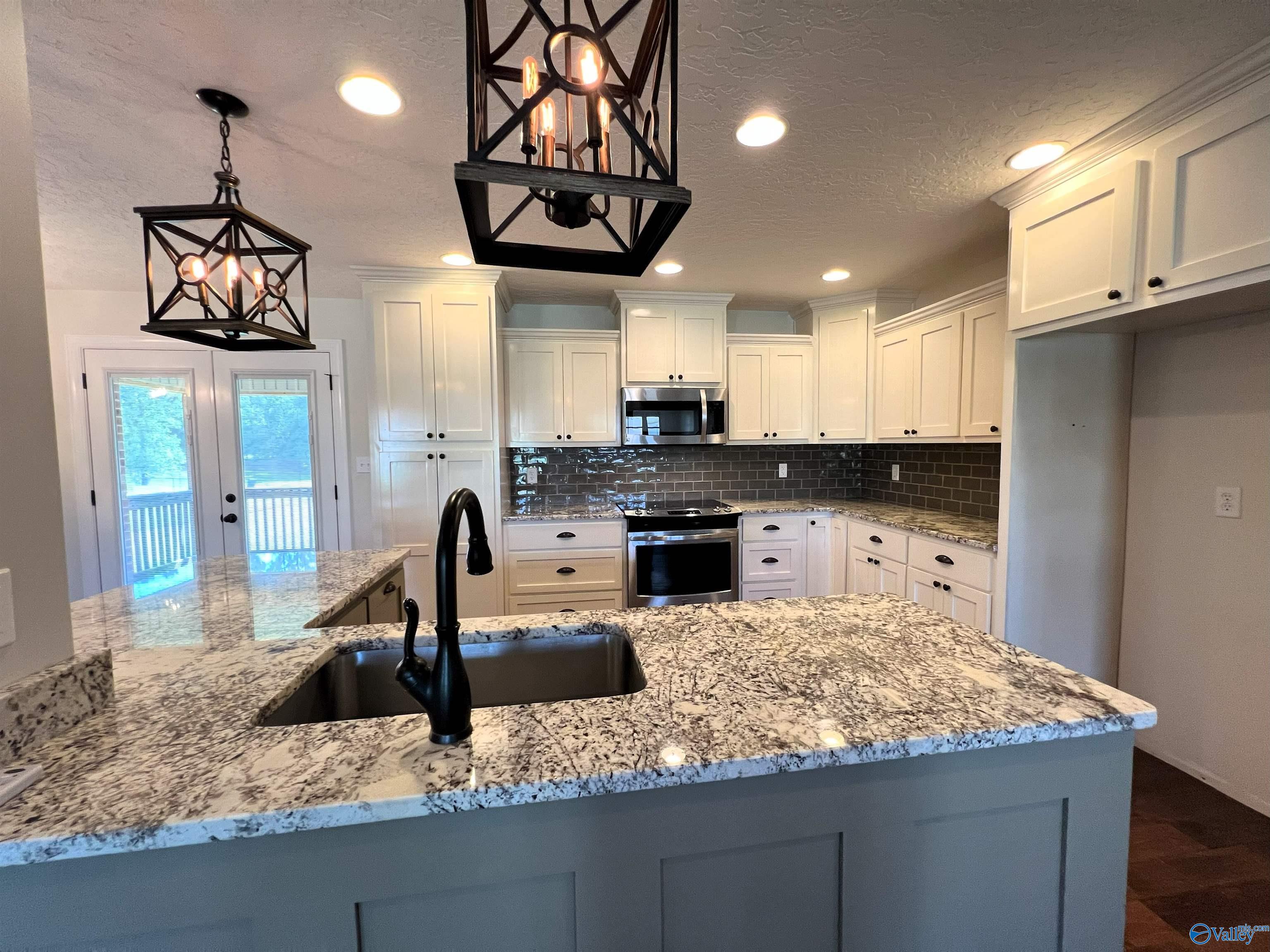 435 Creekside Circle