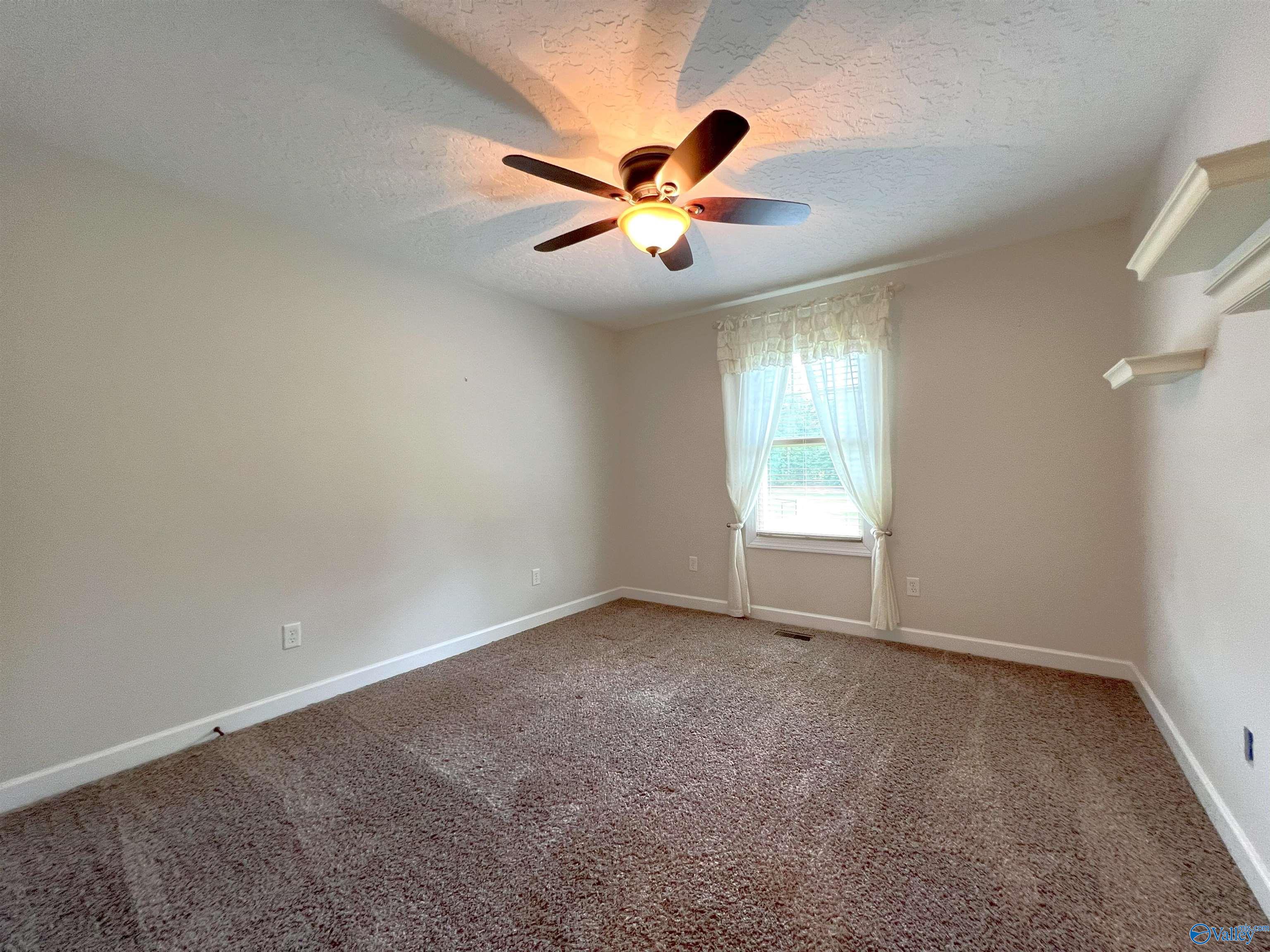 435 Creekside Circle