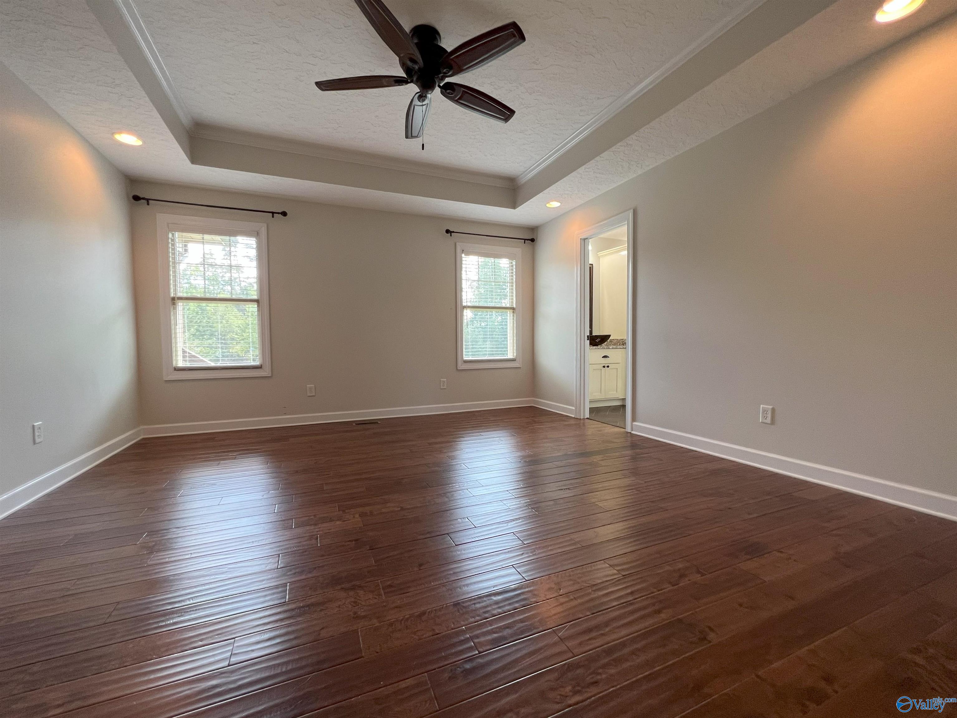 435 Creekside Circle