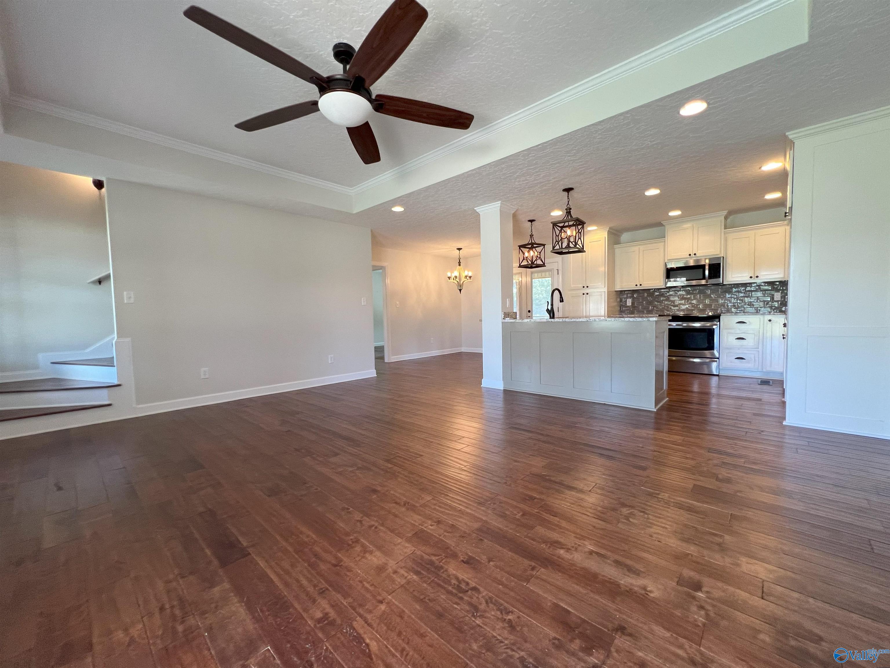 435 Creekside Circle