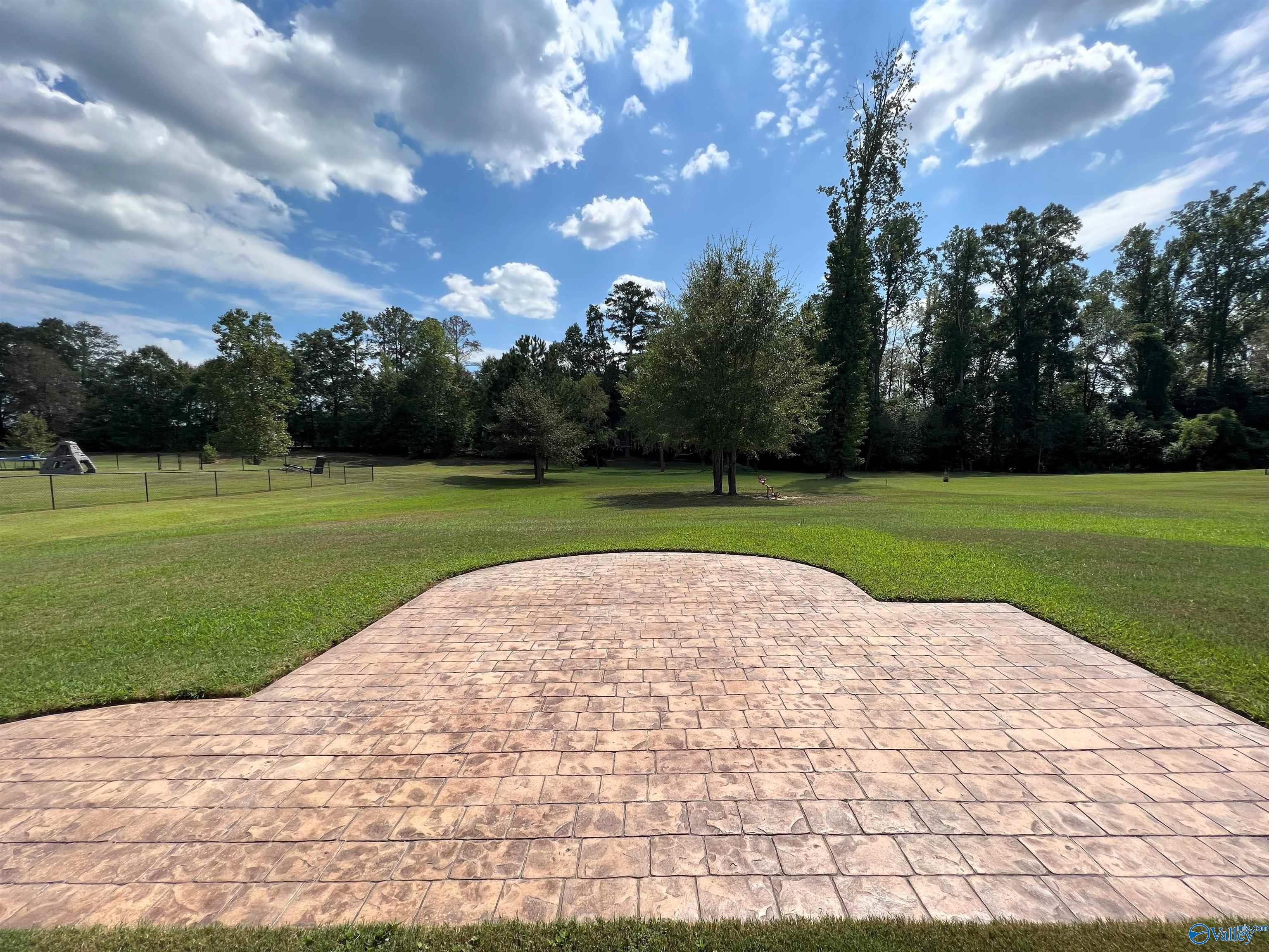 435 Creekside Circle