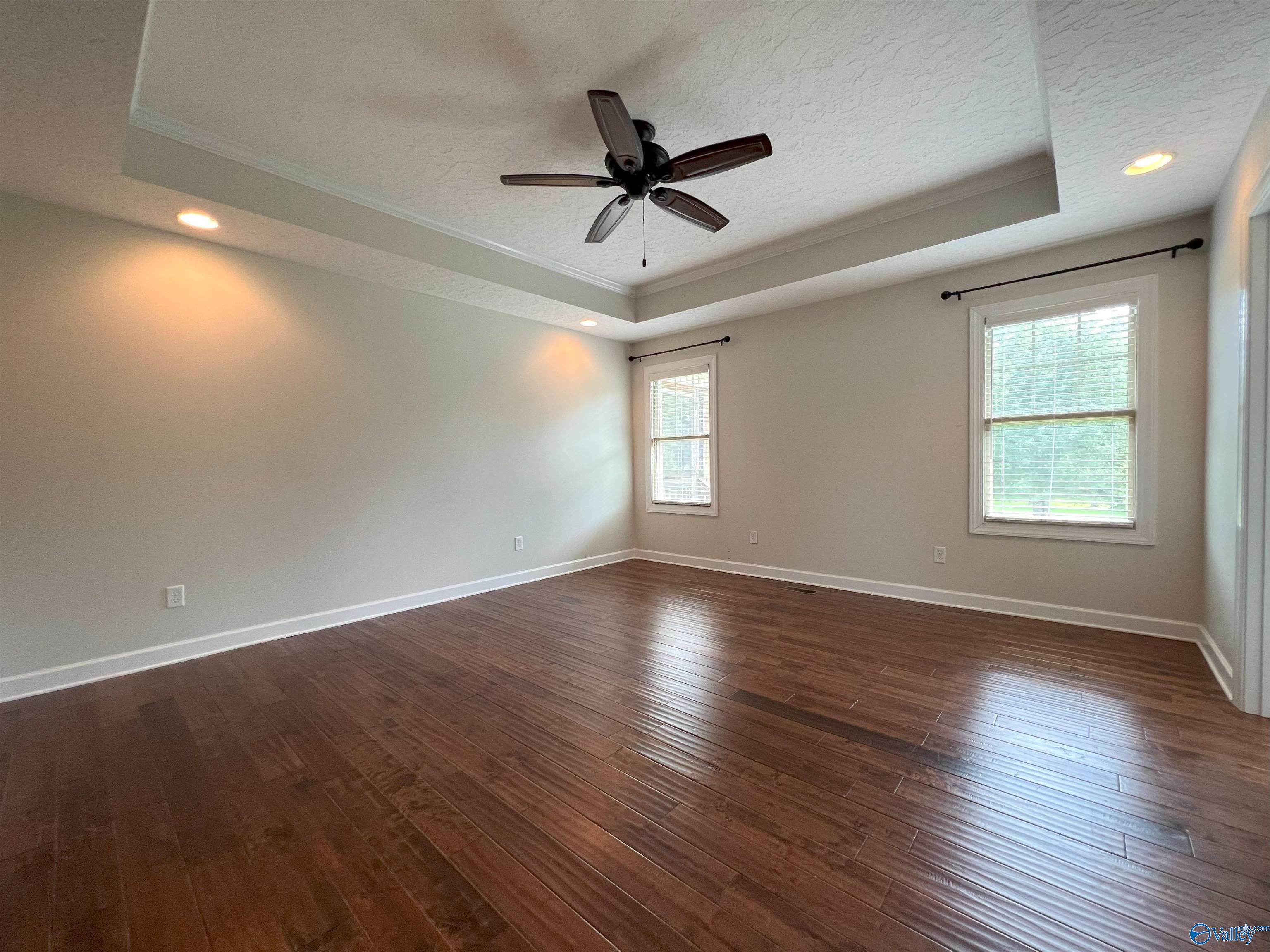 435 Creekside Circle