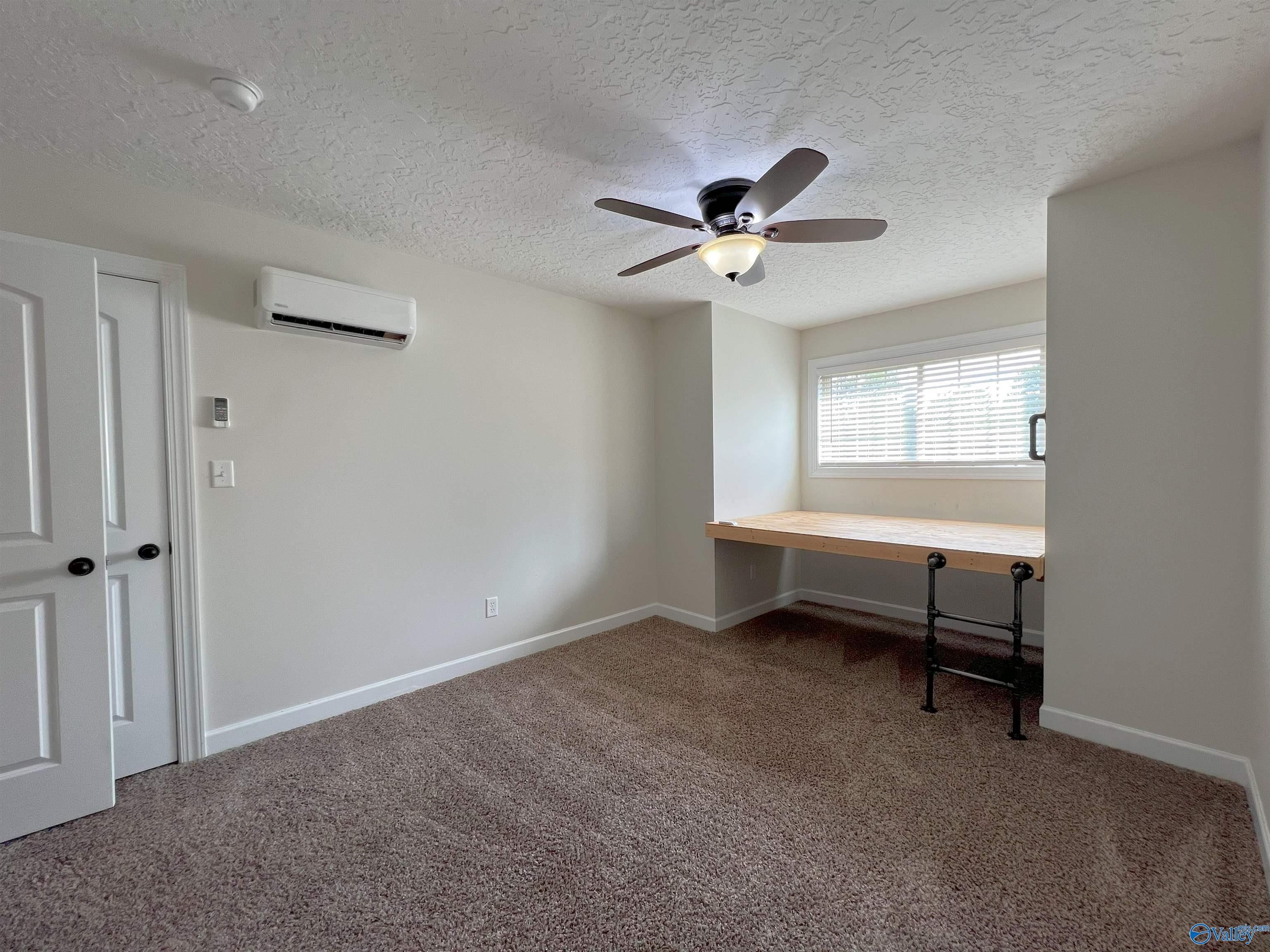 435 Creekside Circle