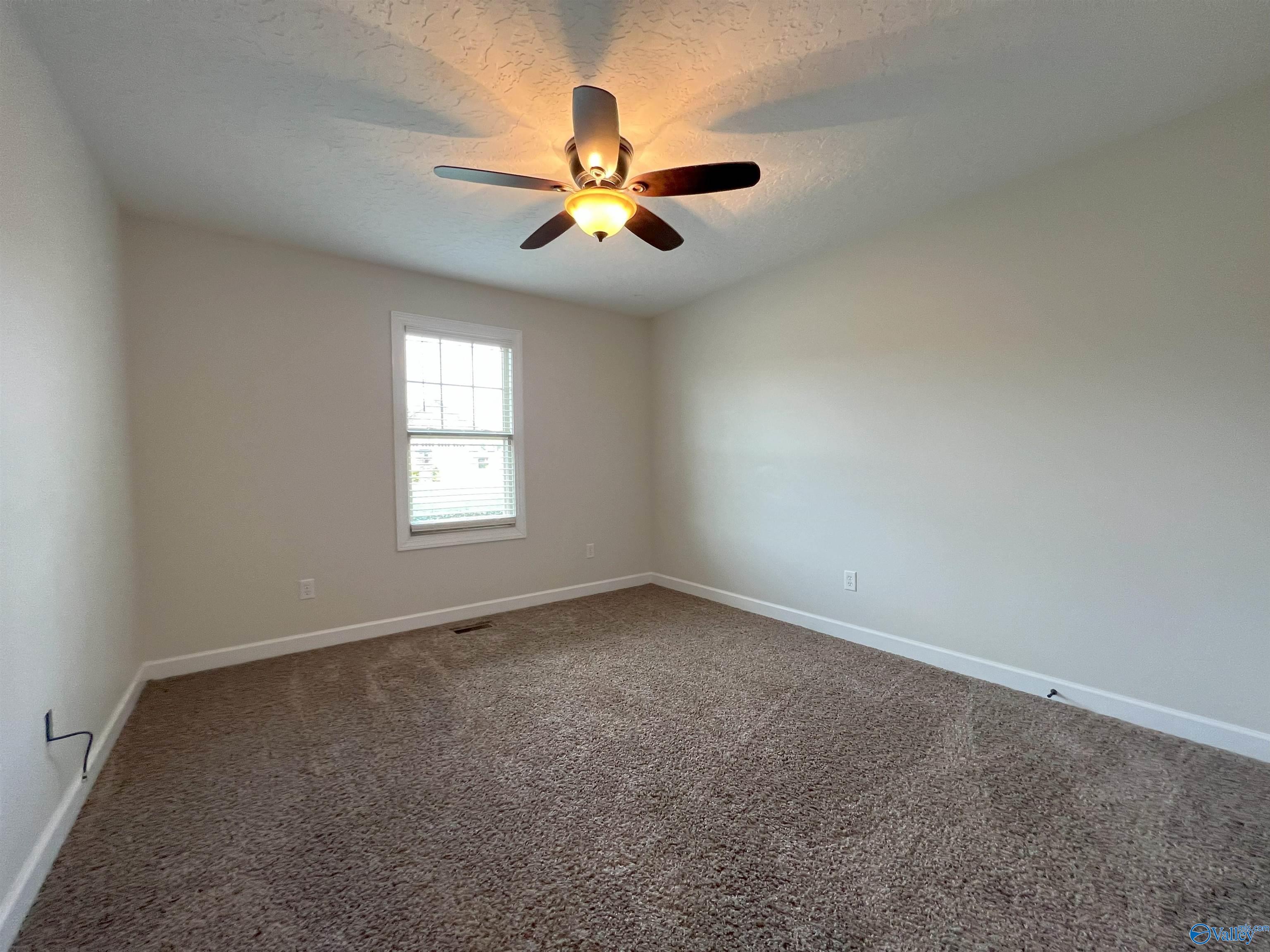 435 Creekside Circle