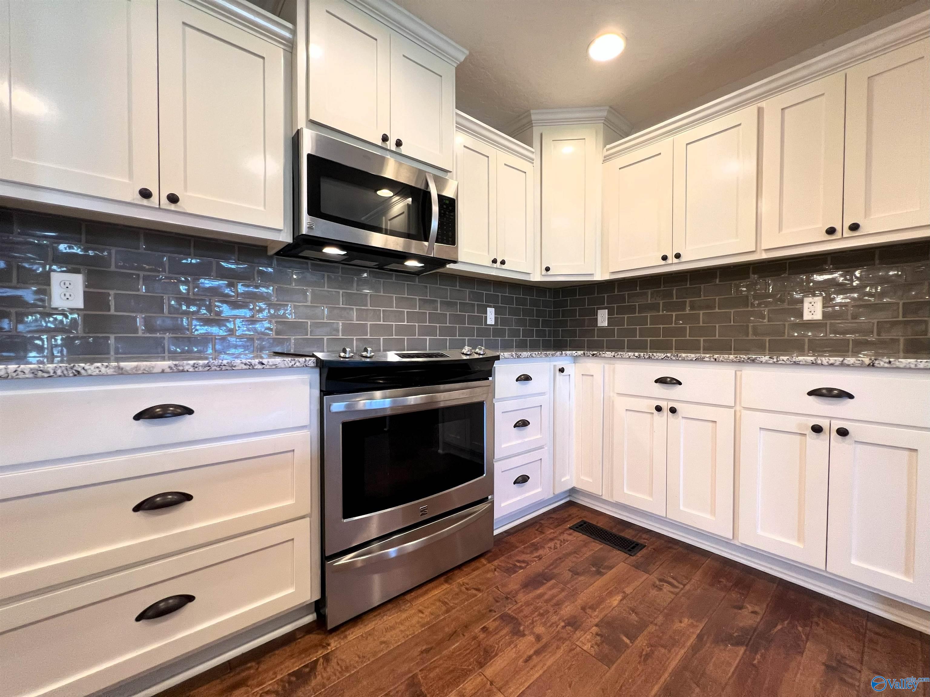 435 Creekside Circle