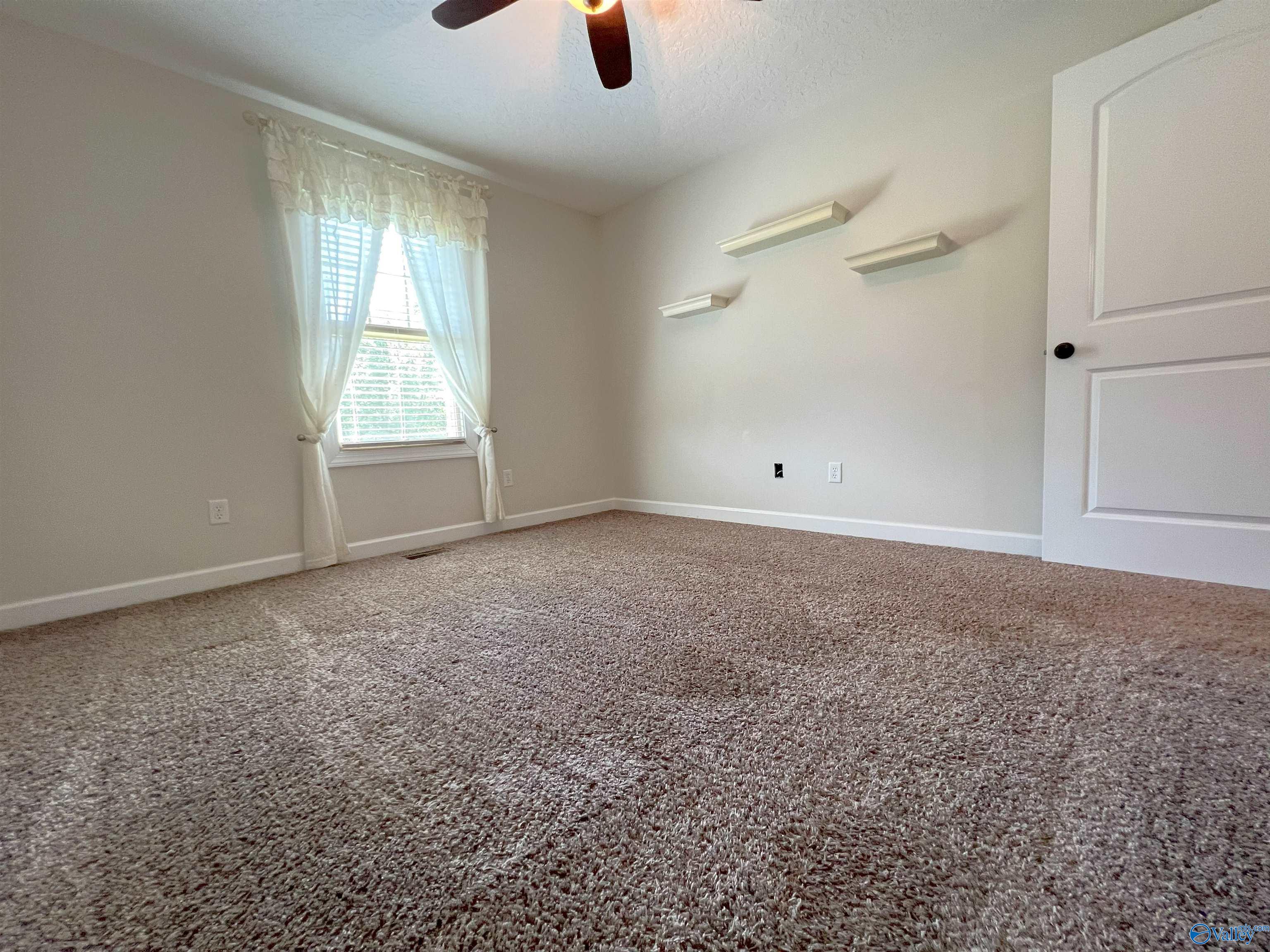 435 Creekside Circle