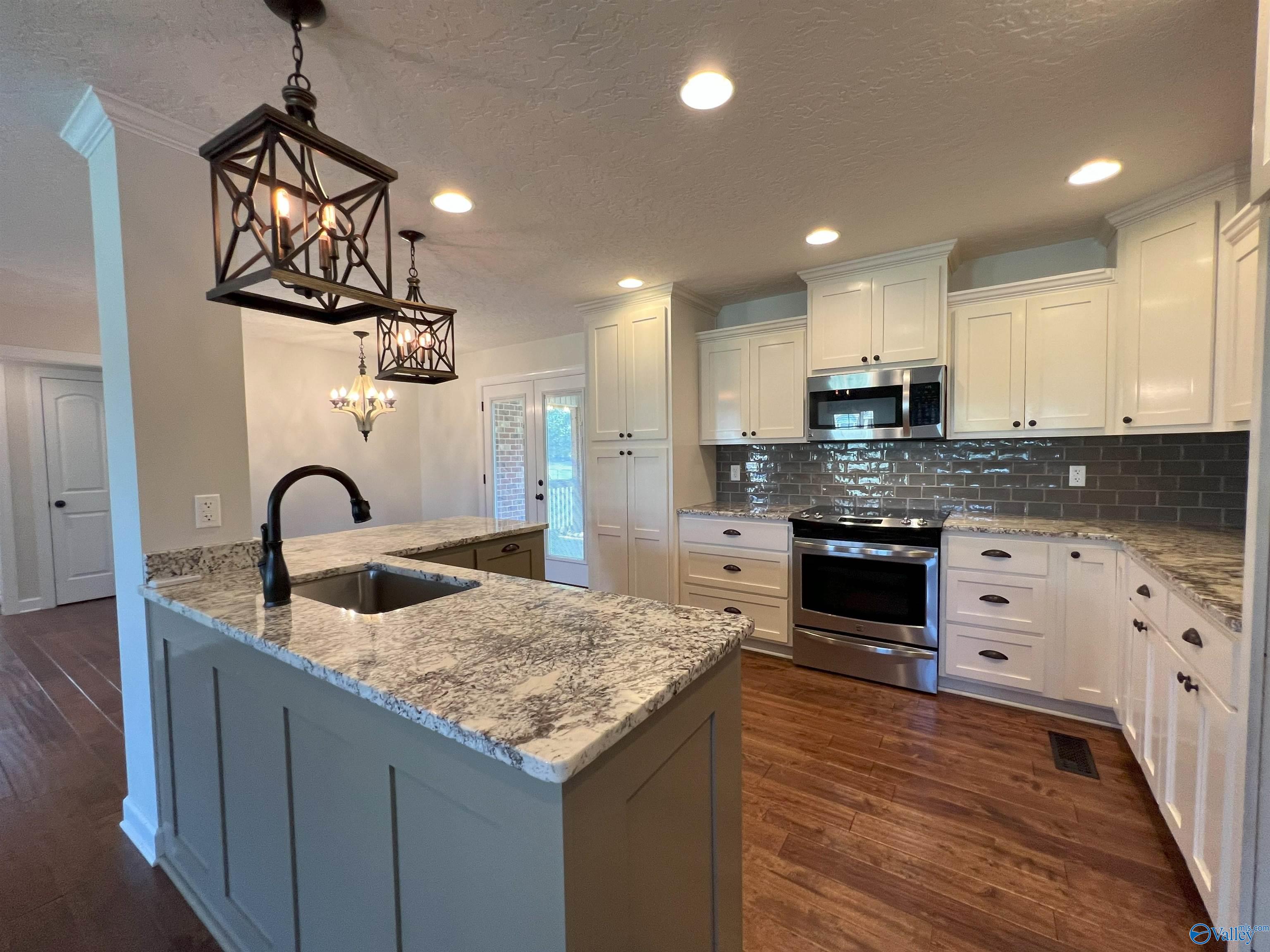 435 Creekside Circle