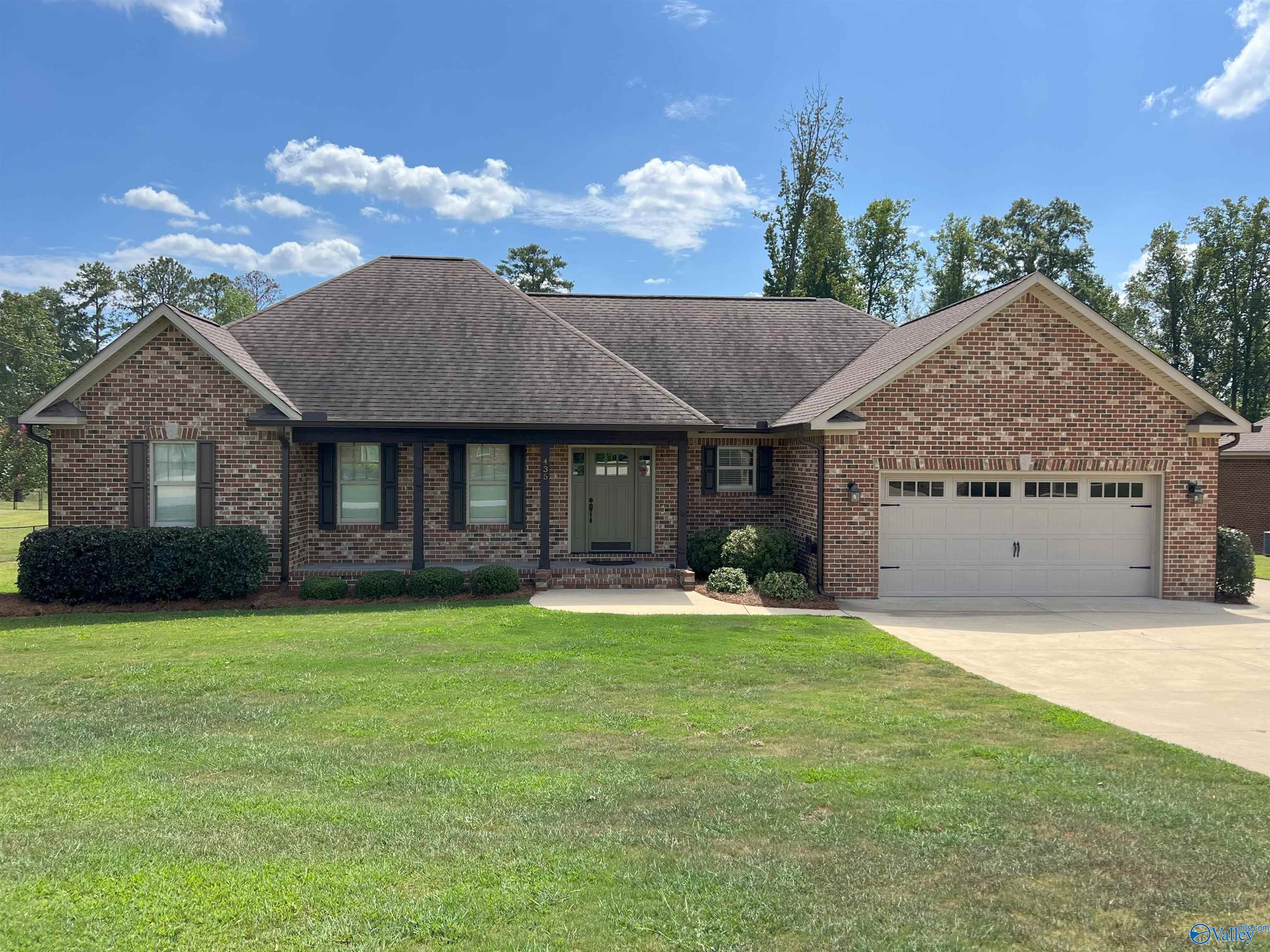 435 Creekside Circle