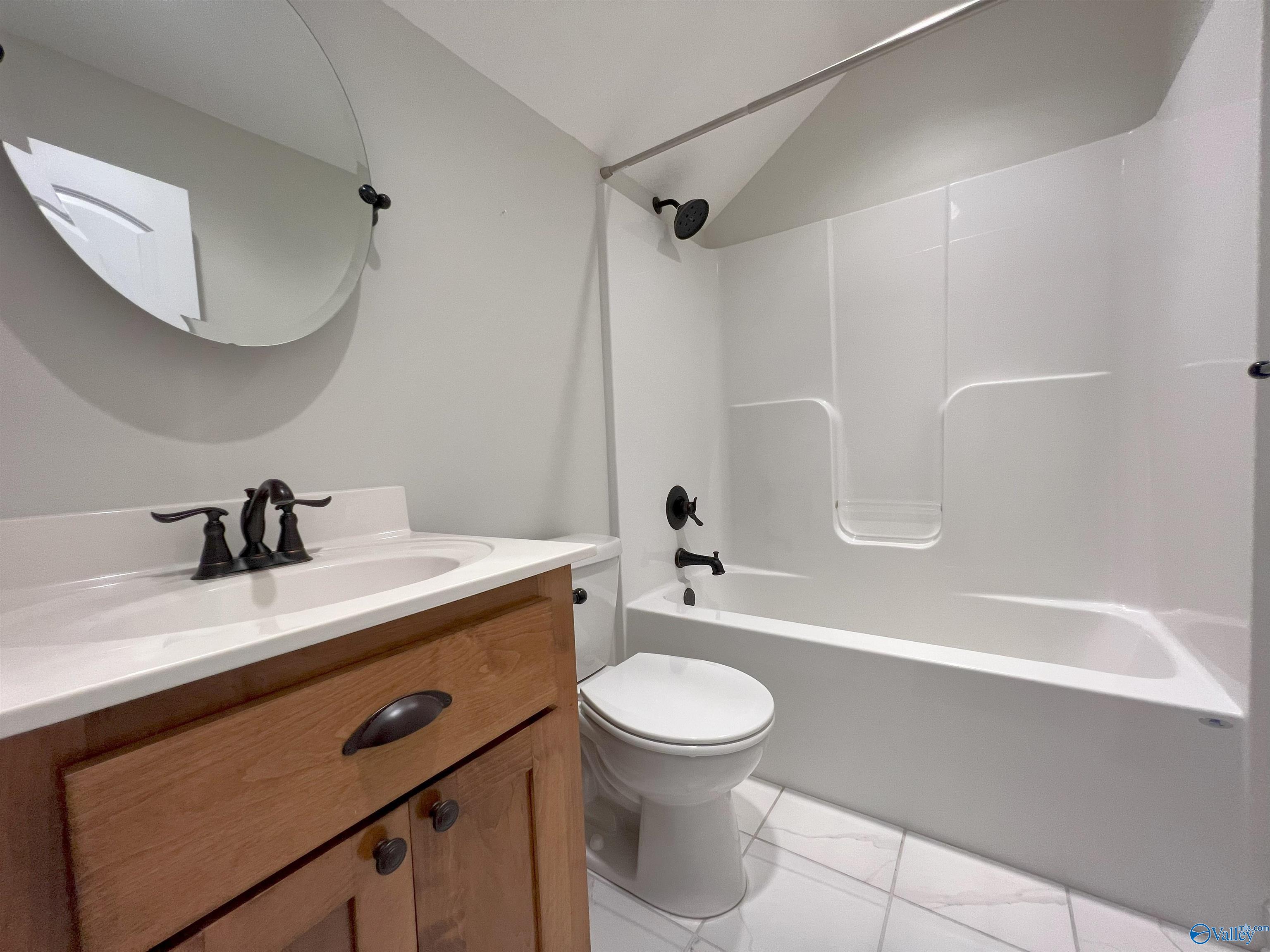 435 Creekside Circle