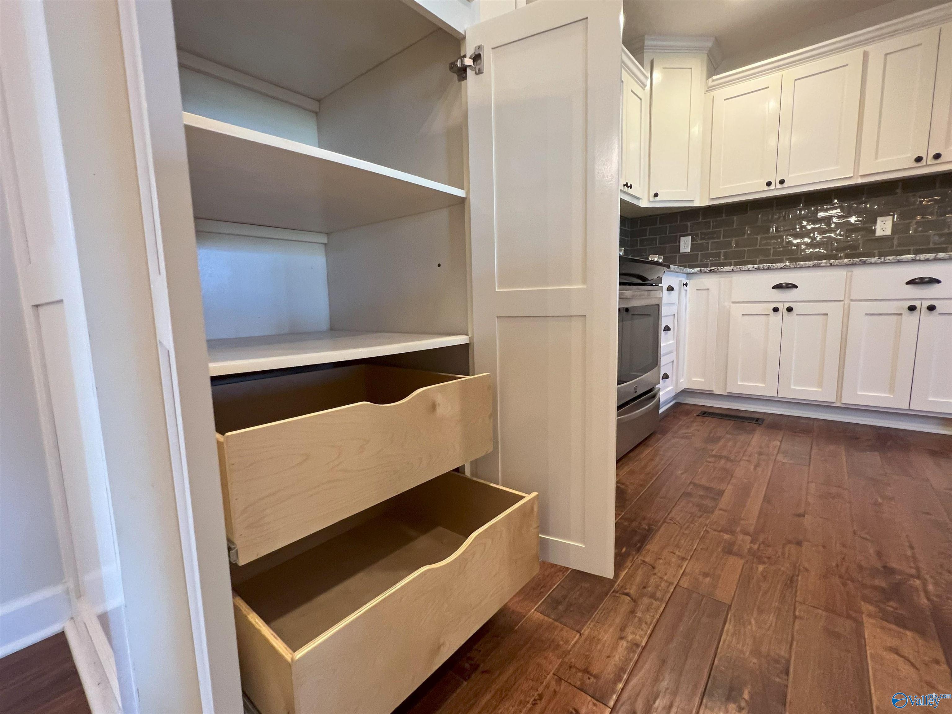 435 Creekside Circle