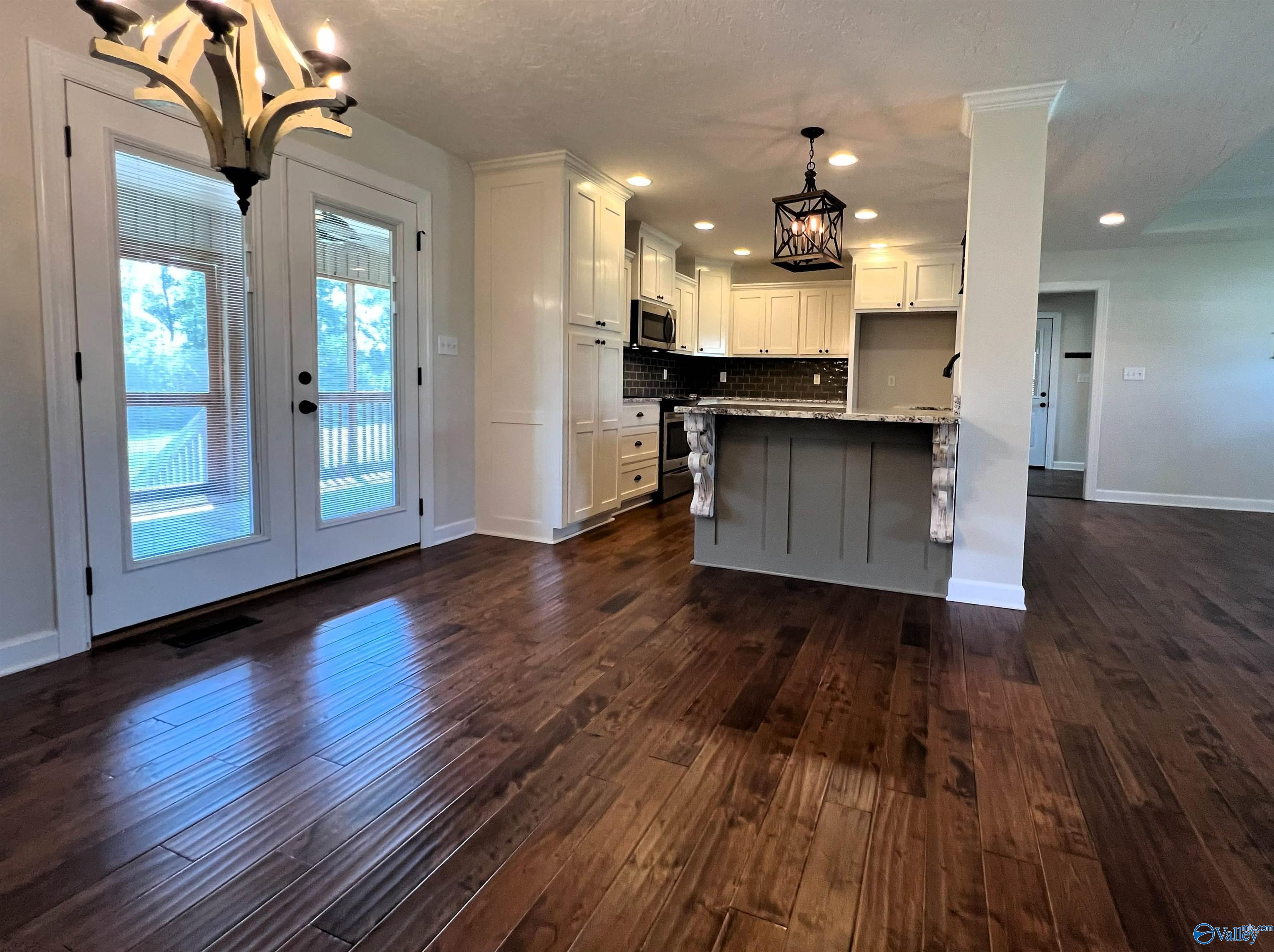 435 Creekside Circle