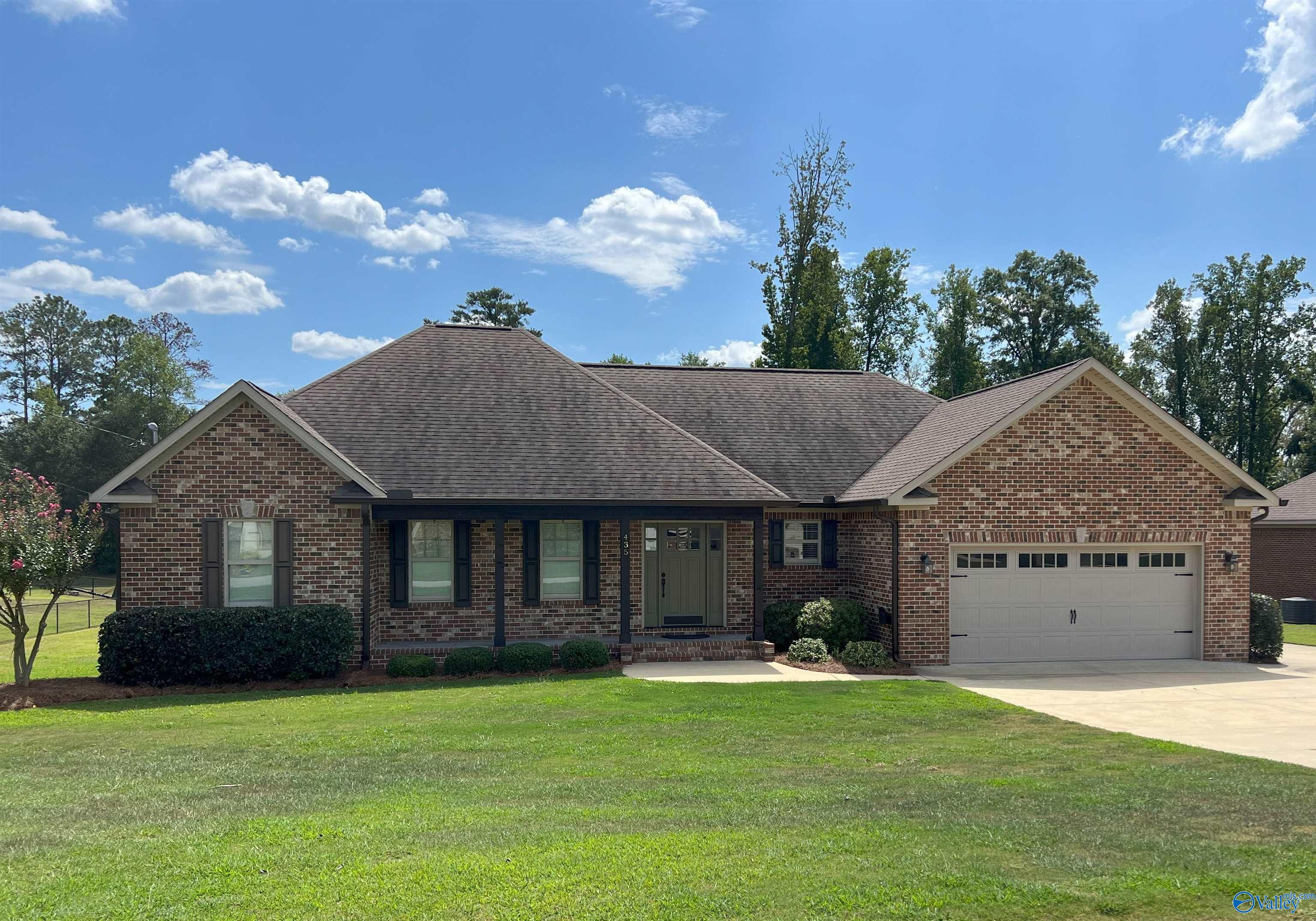 435 Creekside Circle